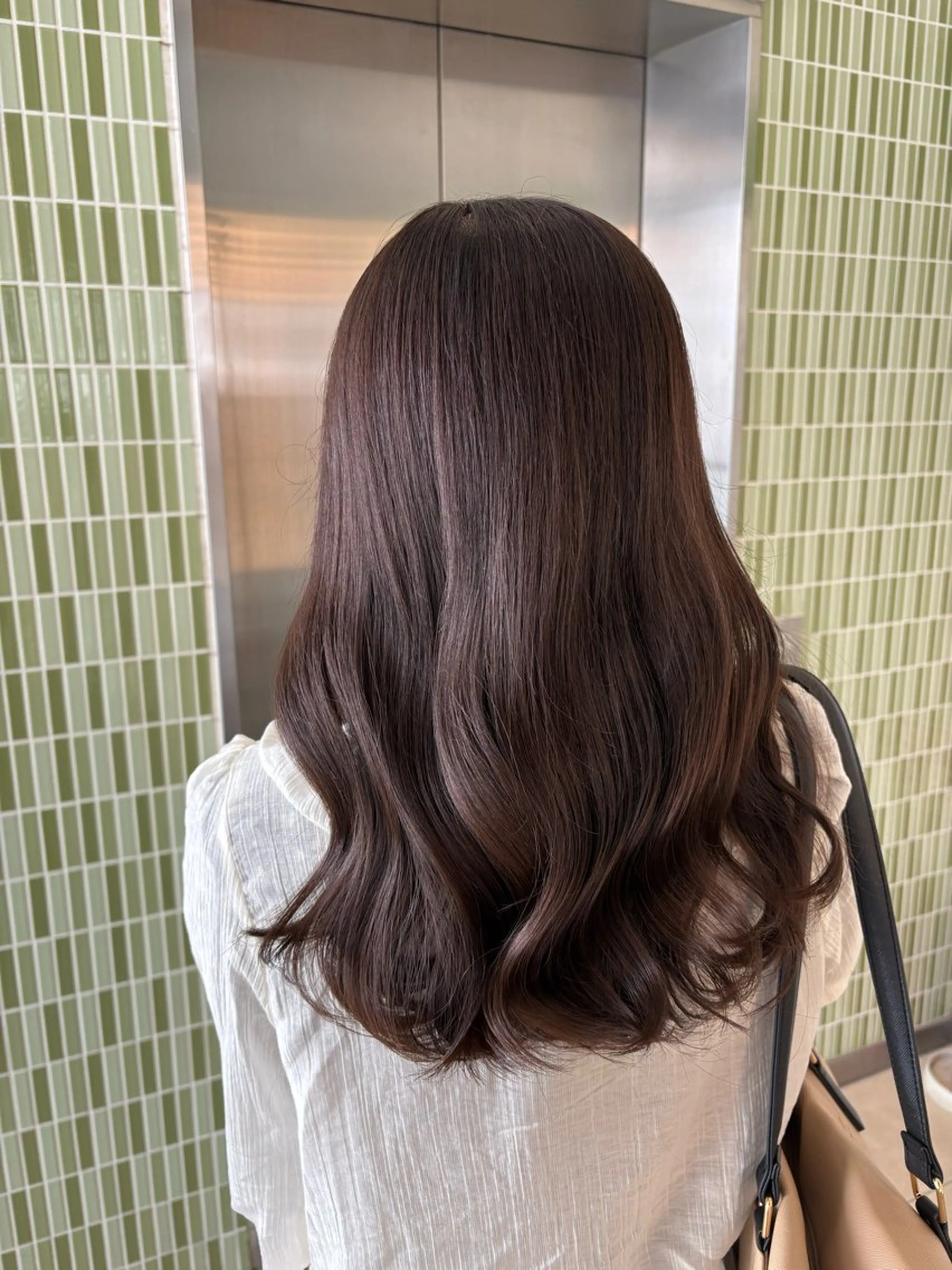 ミディアム .AIRI🌼 暖色/ぱつっとぼぶのヘアスタイル