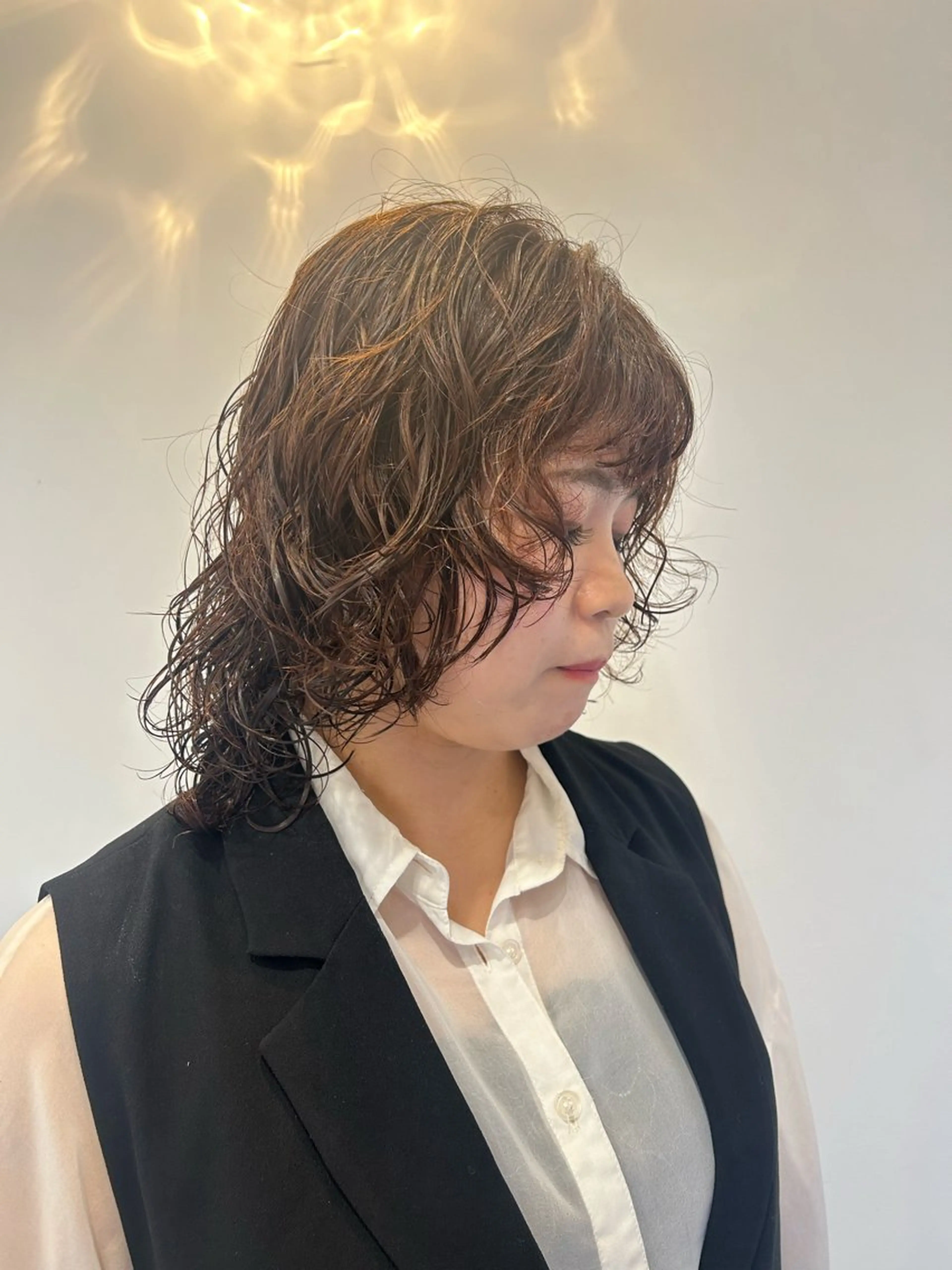 ミディアム パーマ ミディアムパーマ くせ毛 萩野 百香のヘアスタイル