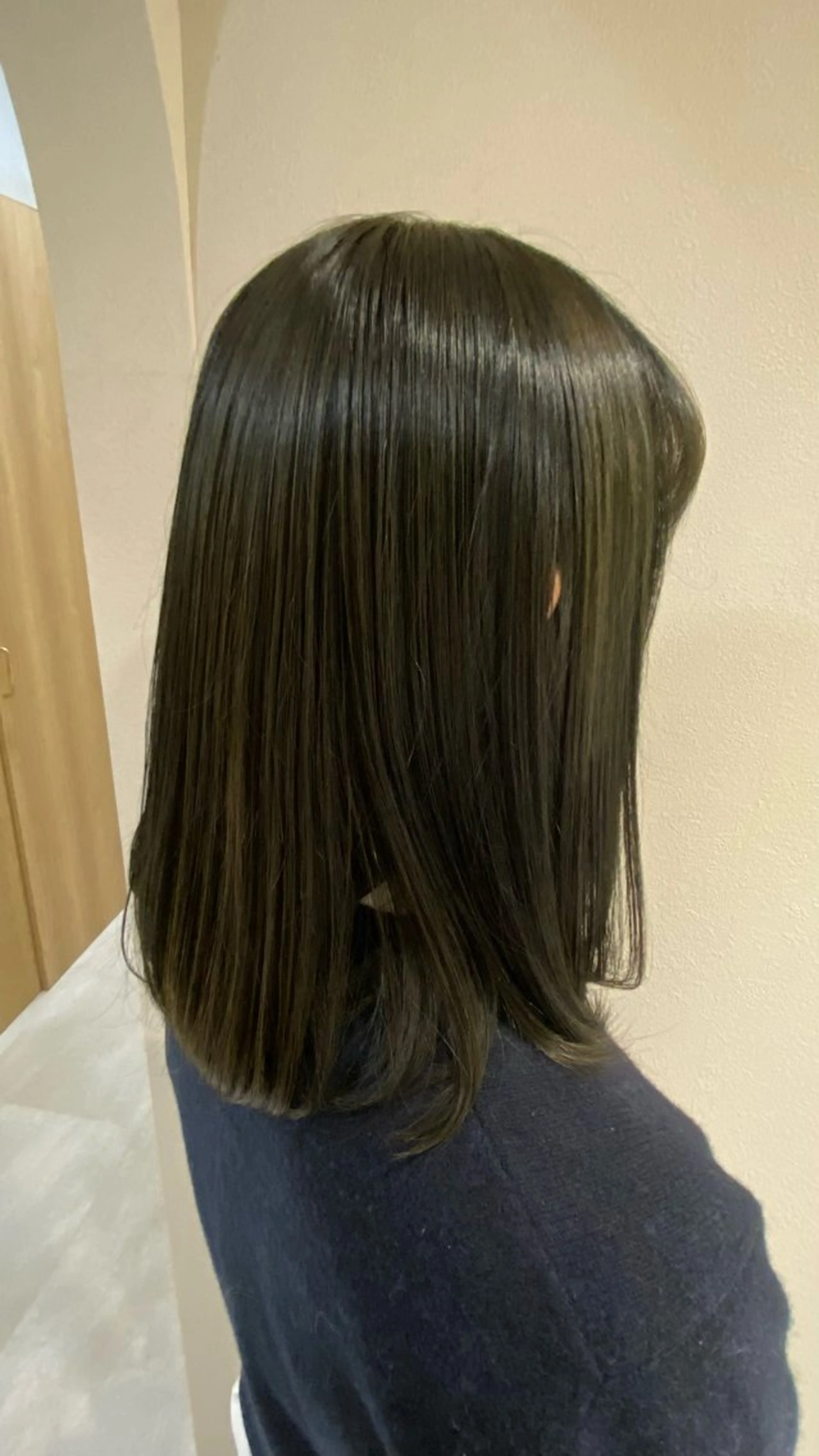 ミディアム カラー 透明感カラー オリーブカラー カット ヘアカラー ハイトーン/推しカラ ー⛓💜ゆららのヘアスタイル