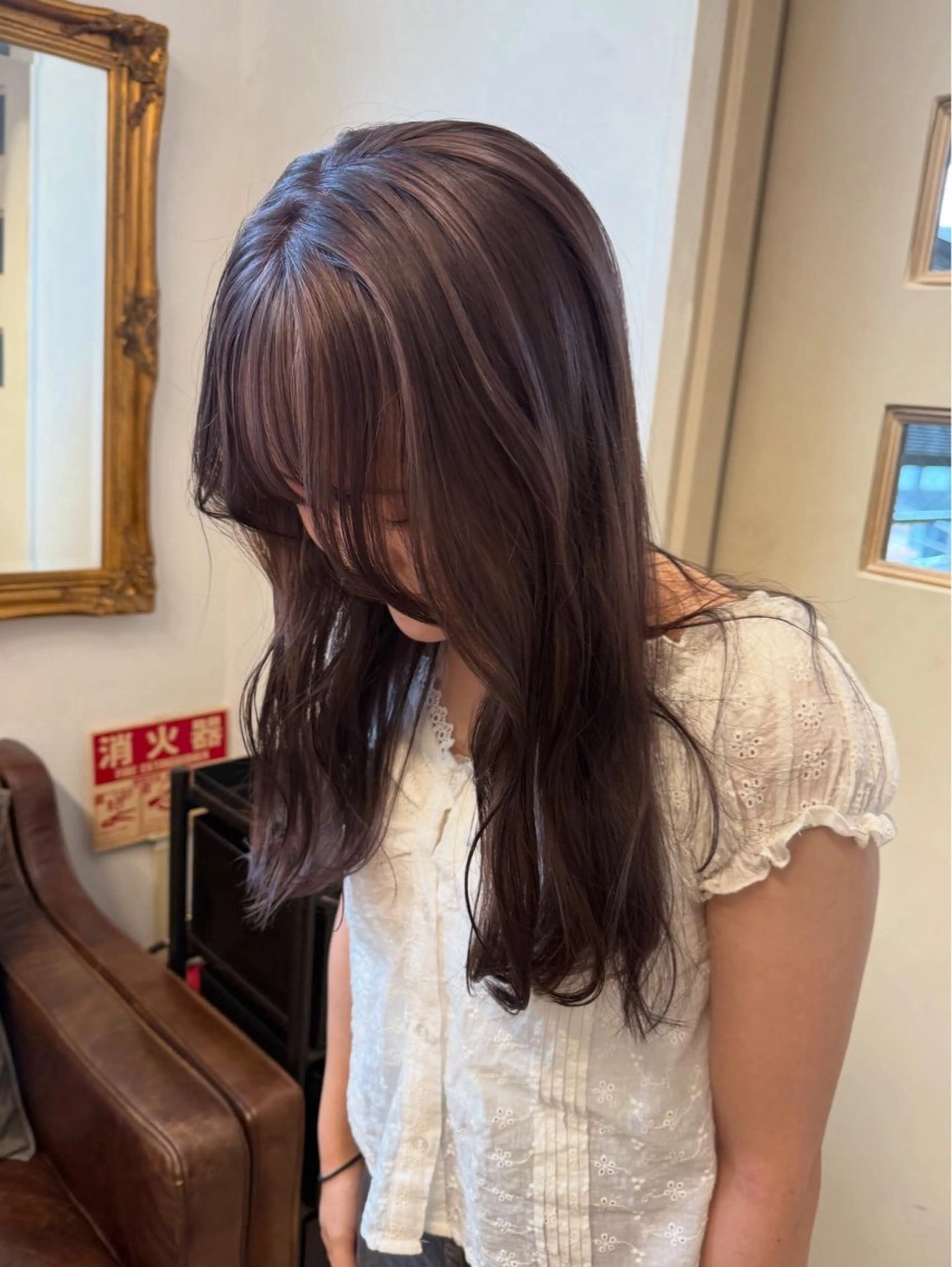 ロング カラー ミルクティー× グレージュMOMOのヘアスタイル