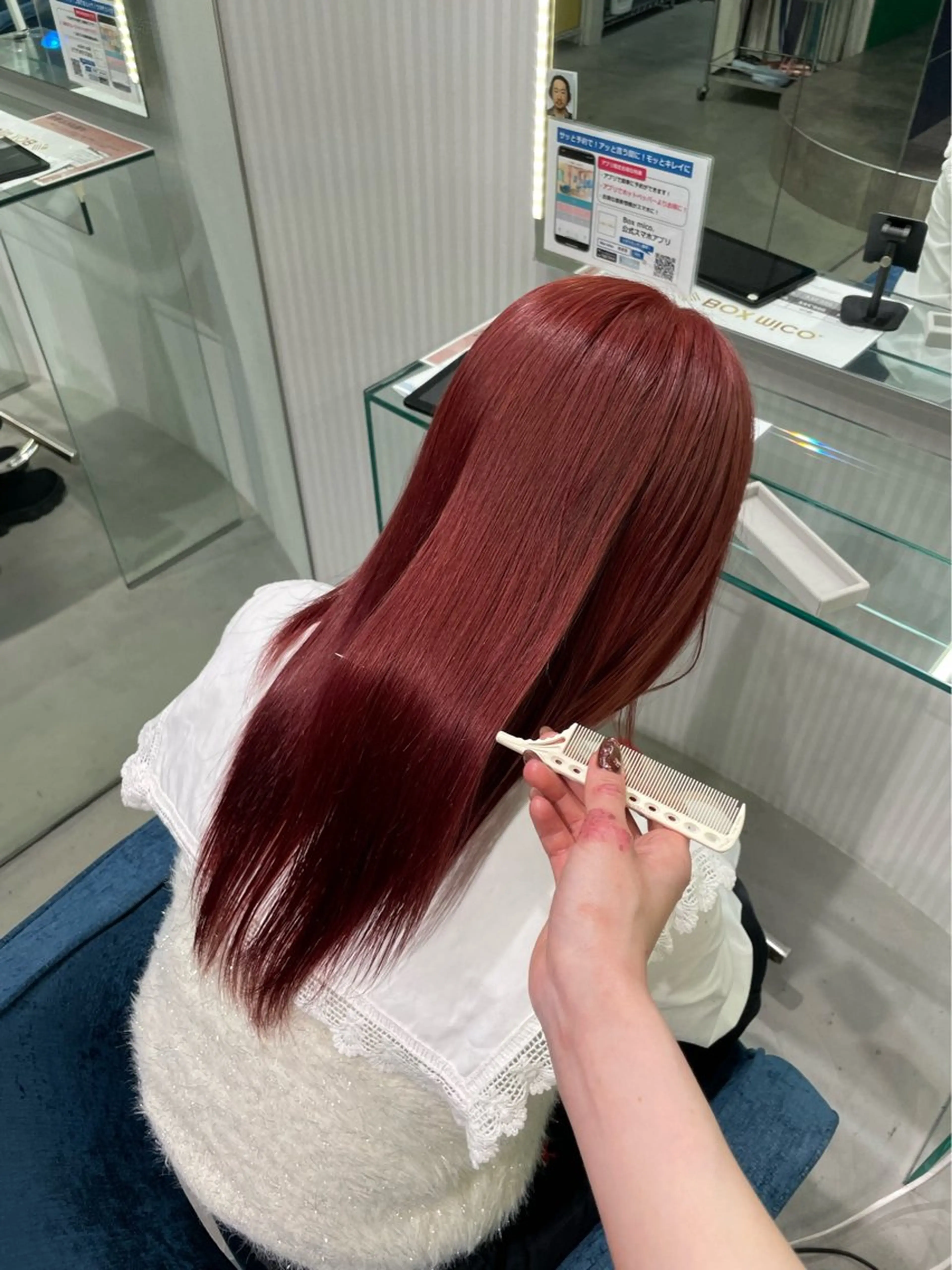 ロング カラー レッドカラー 安井まゆ _Box mico.のヘアスタイル