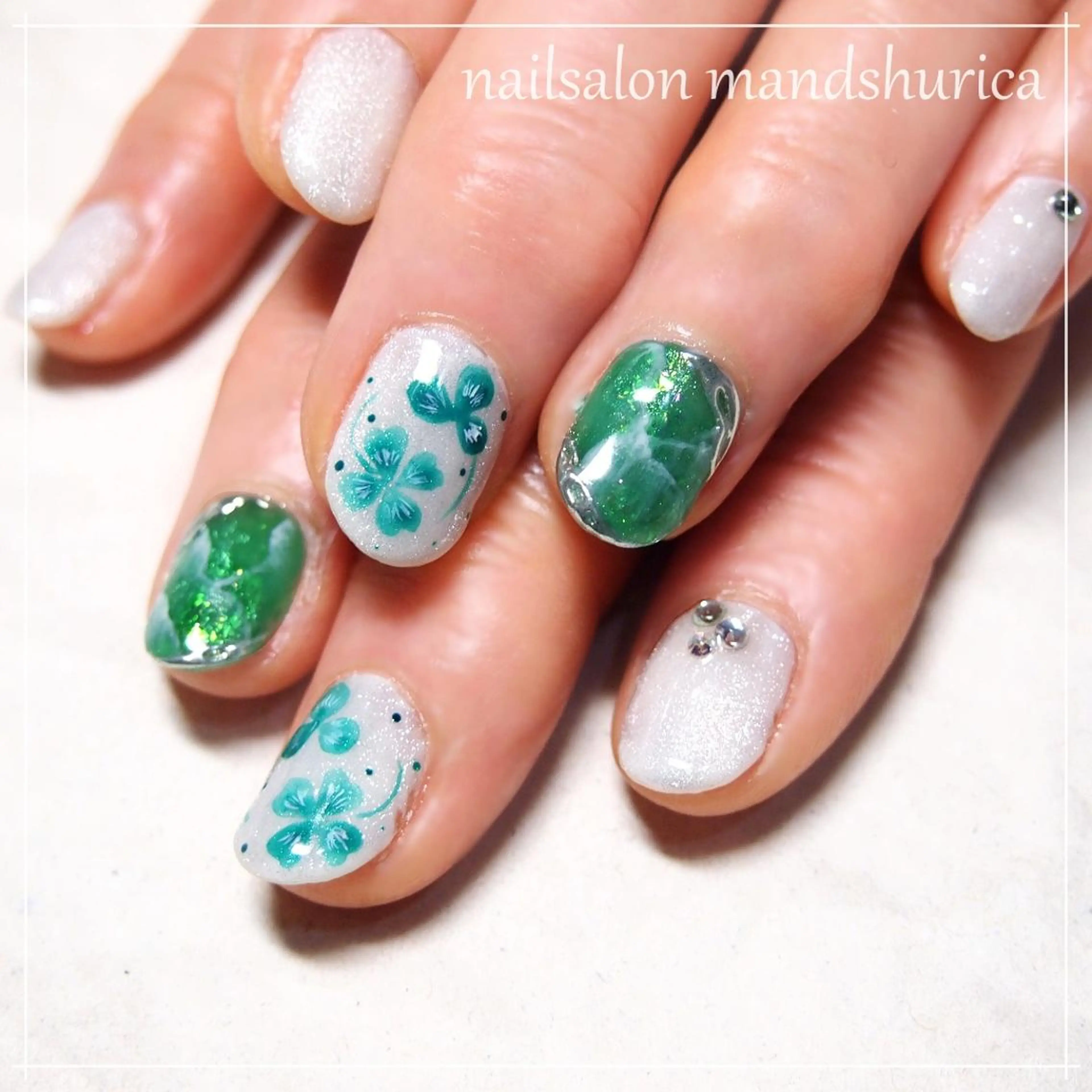 ネイル 山田 麻衣のネイルデザイン