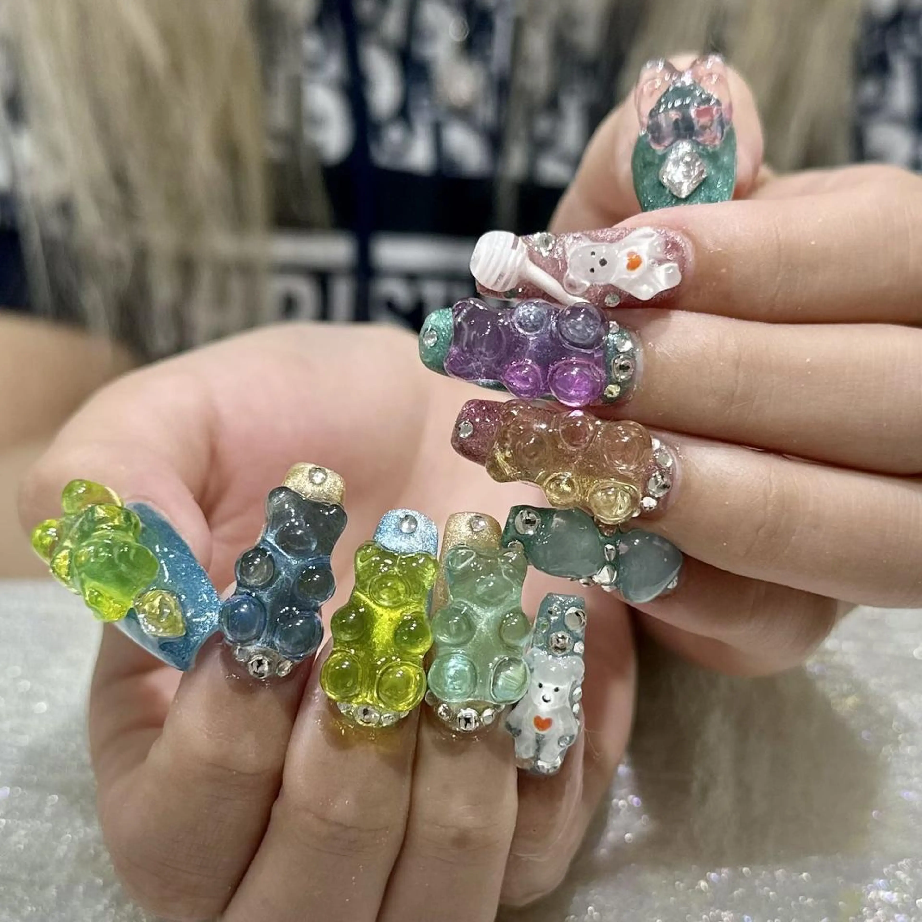 ネイル アートネイル 長さ出し ネイルチップ Queens PUPUのネイルデザイン