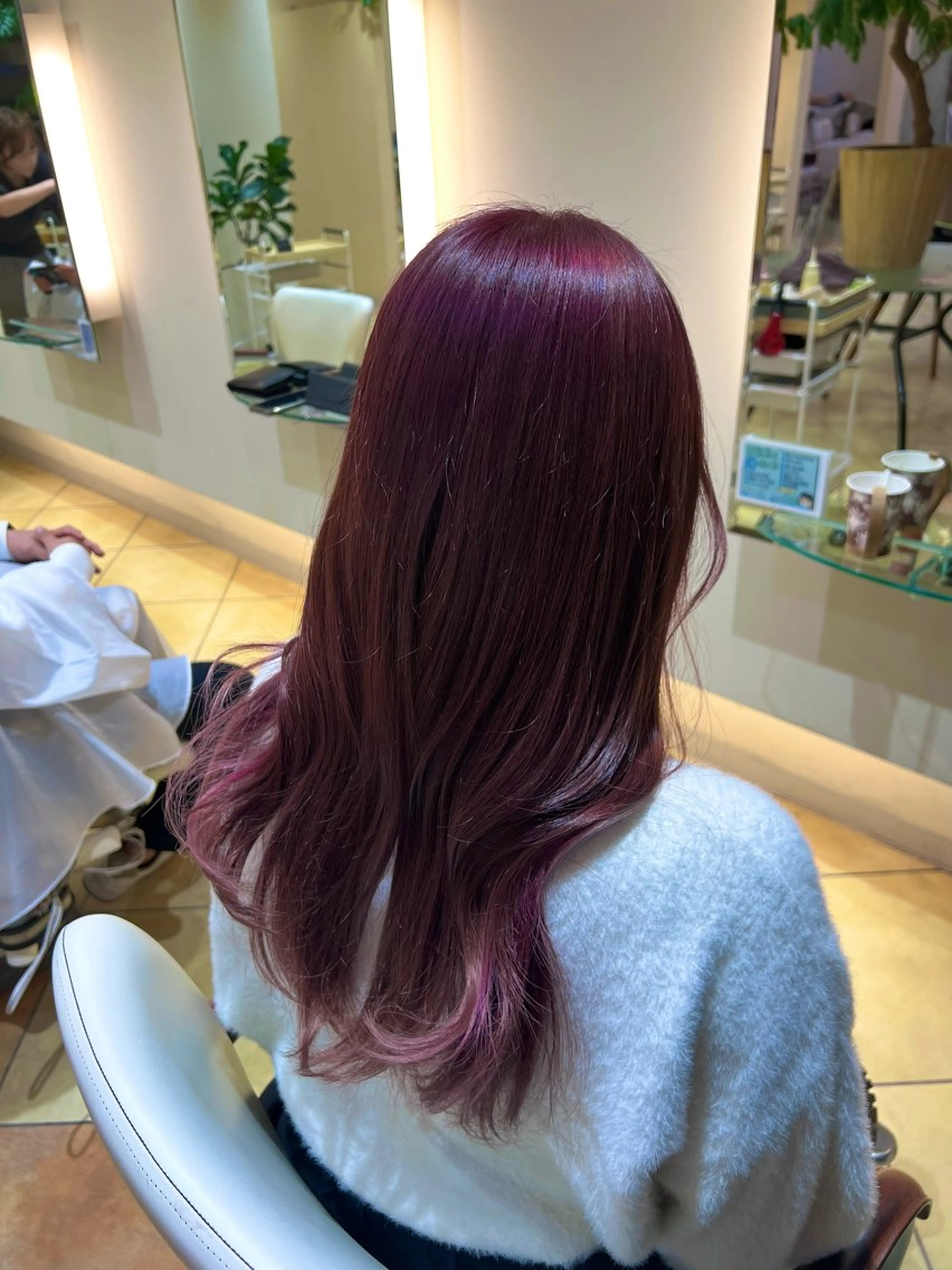 ロング カラー イヤリングカラー ピンクカラー レッドカラー 最高の髪質改善🩵 艶カラー 惠美のヘアスタイル