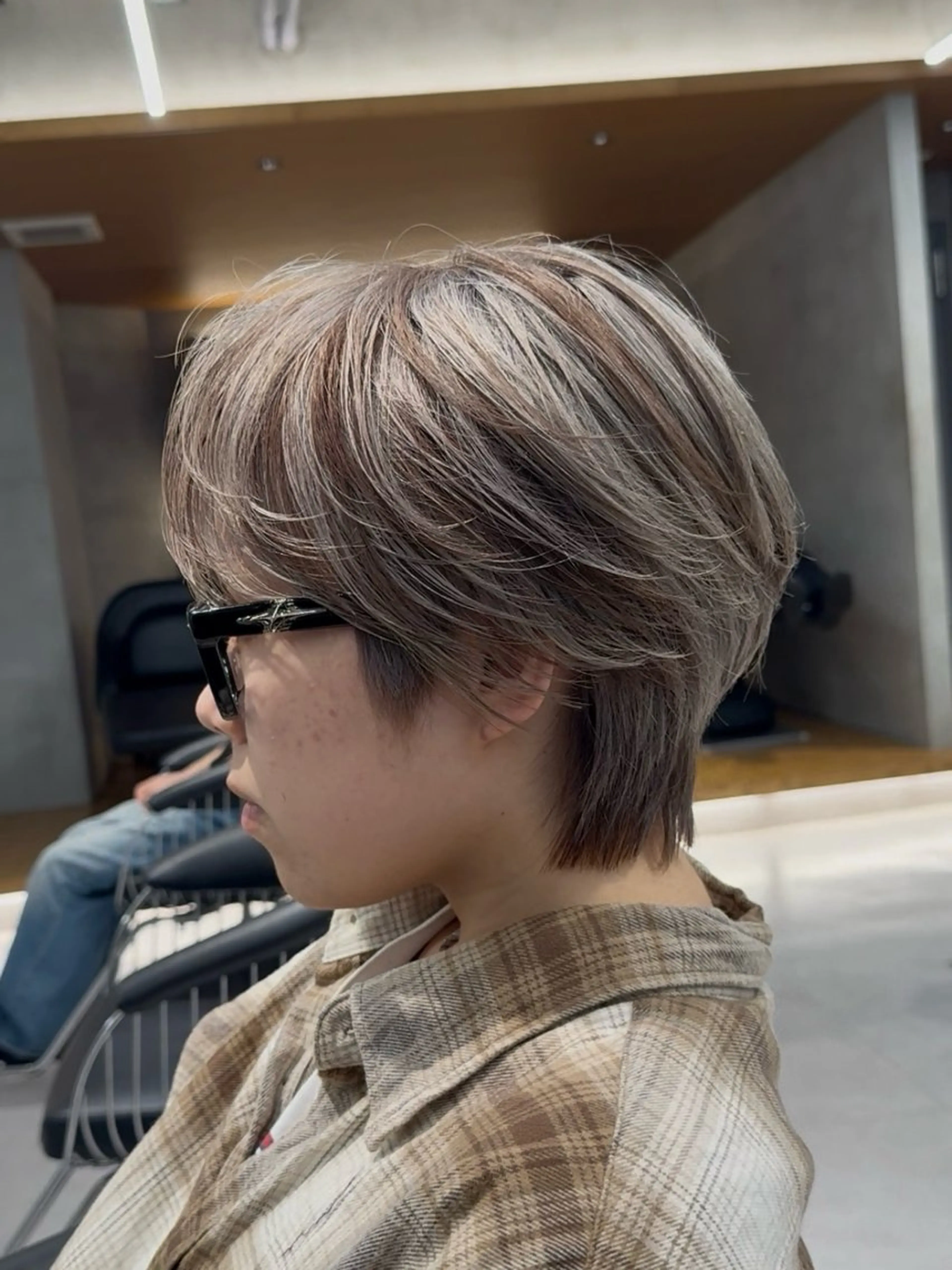 ショート ブリーチカラー🌈 ウルフカット🐺のヘアスタイル