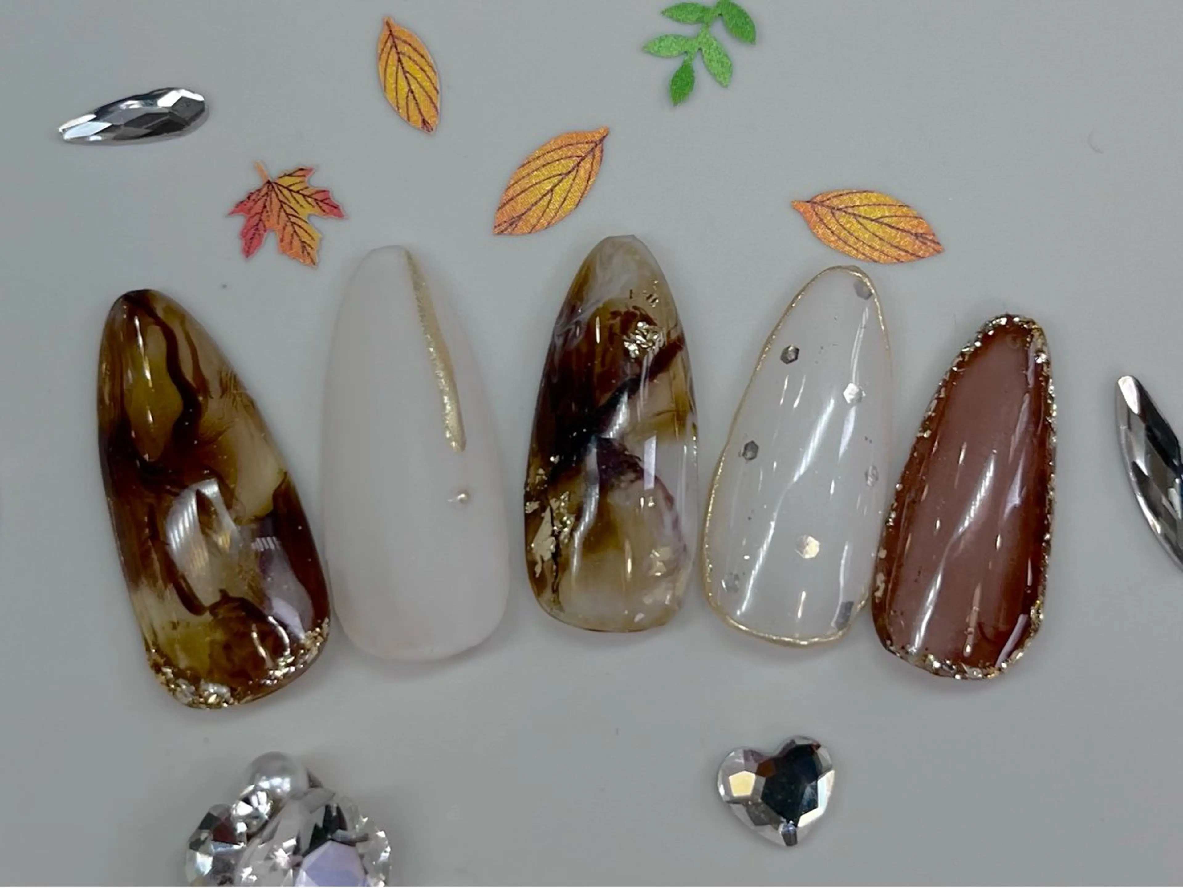 ネイル べっ甲ネイル ネイルチップ Queen nail所属・QUEENＮA IＬ JR寺田町1分のネイルデザイン