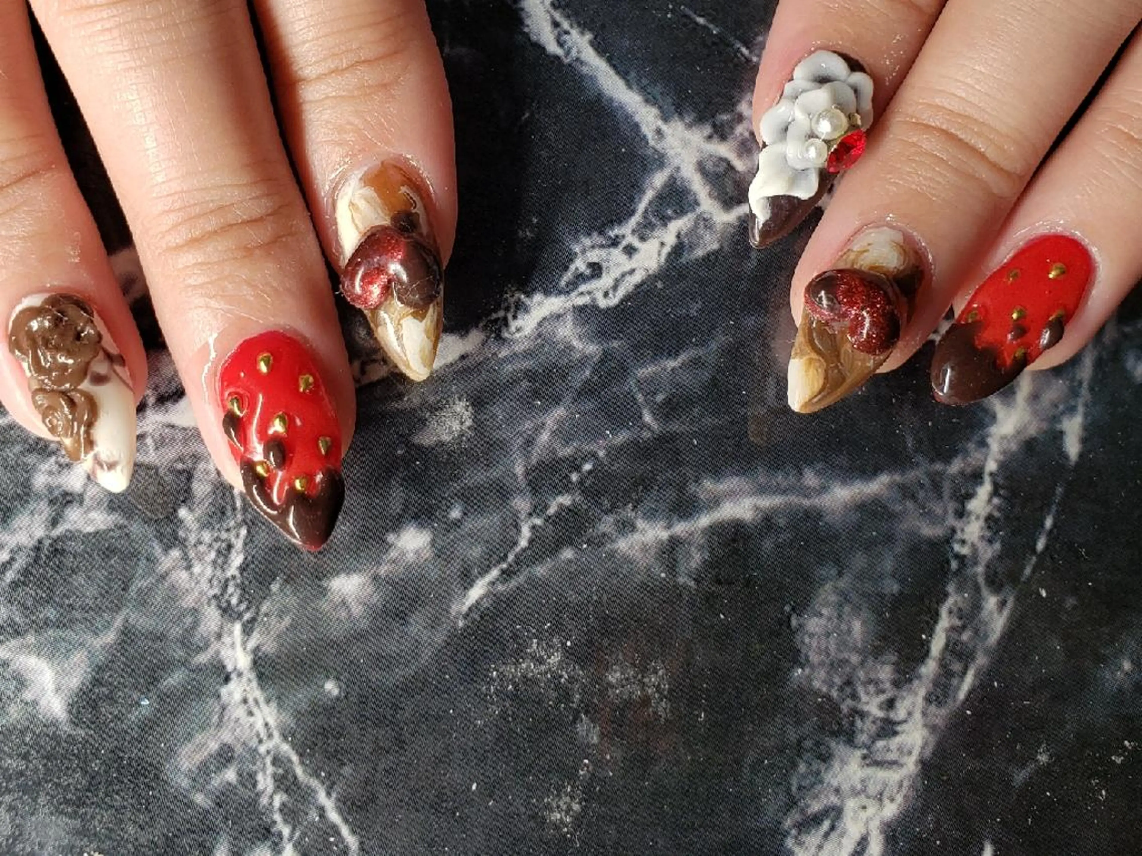 ミディアム ネイル ハンドネイル クロキ 。のネイルデザイン