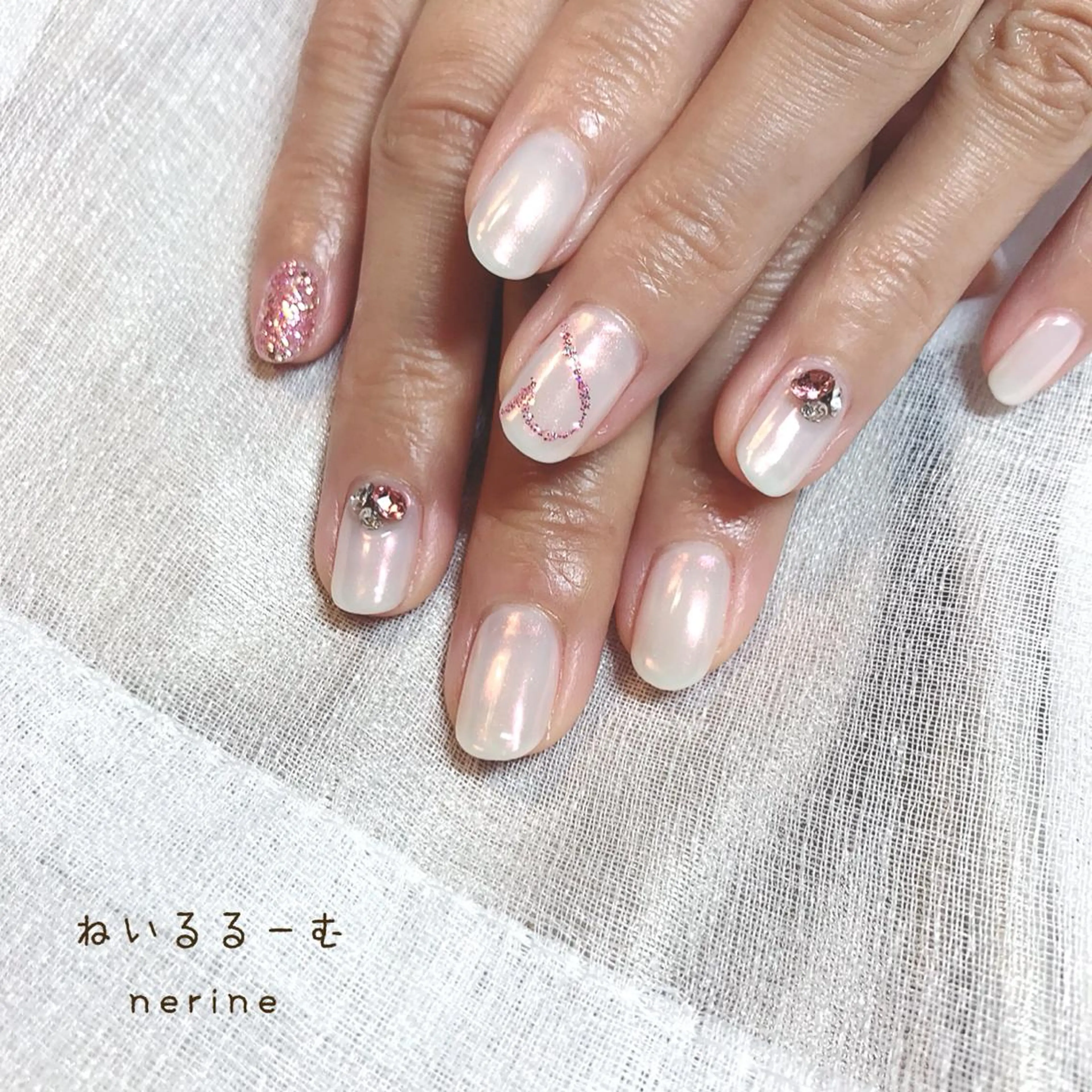 ネイル オーロラネイル ホワイト NAILST Naomiのネイルデザイン