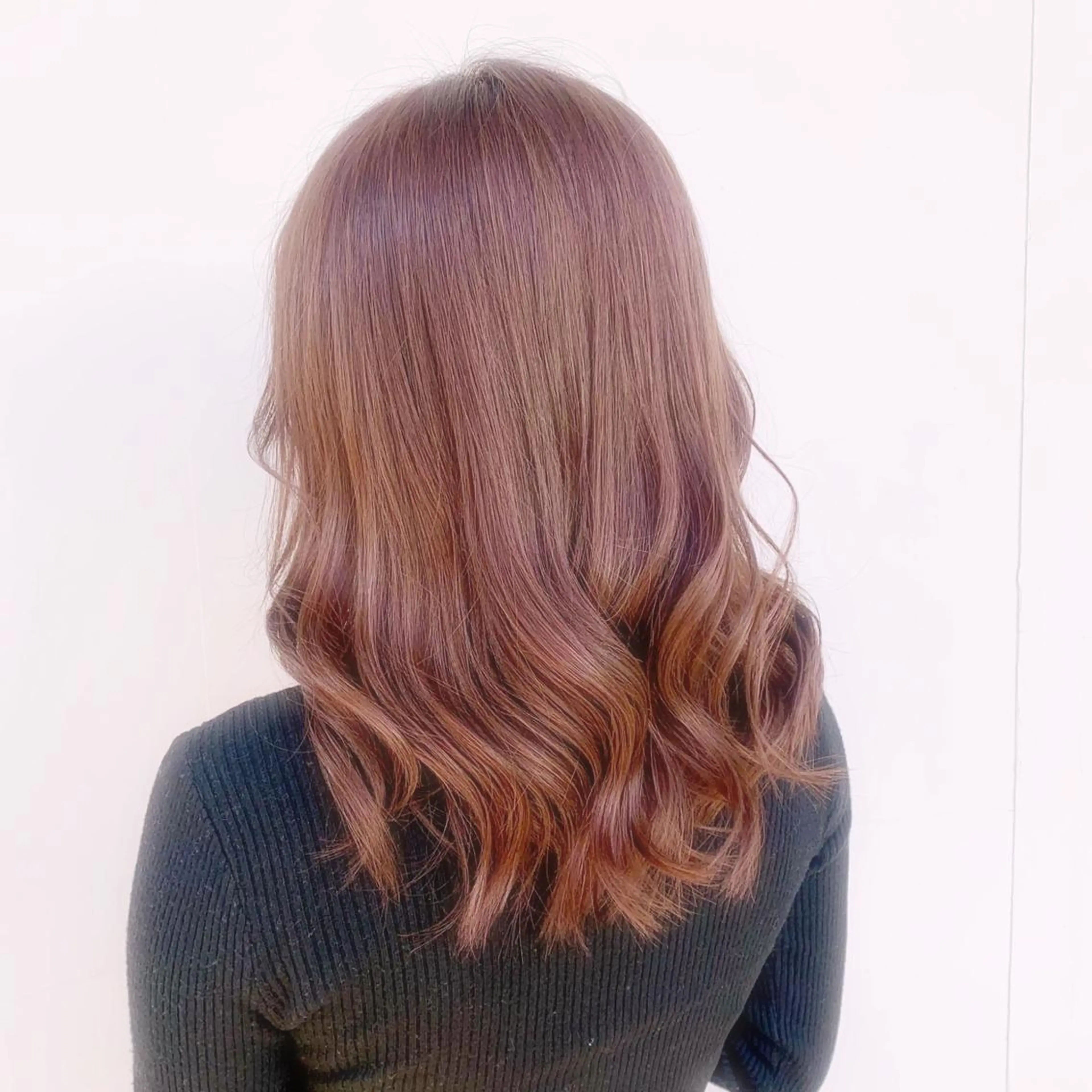 セミロング カラー アディクシーカラー ベージュカラー 黒髪 ブリーチ ブルーカラー ヘアカラー トリートメント 藤澤 夏実/インナーカラーのヘアスタイル