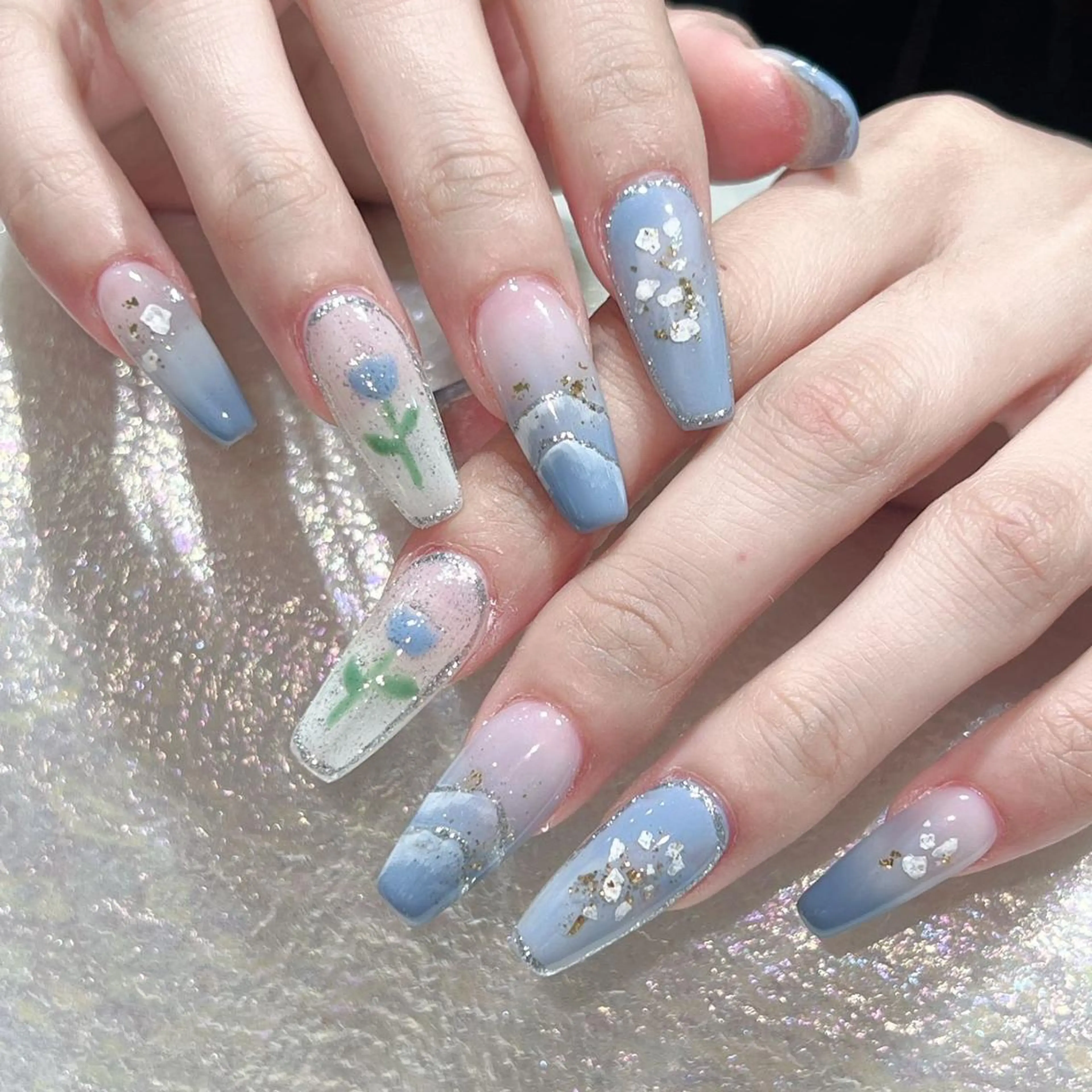 ネイル ハンドネイル Queens テイのネイルデザイン