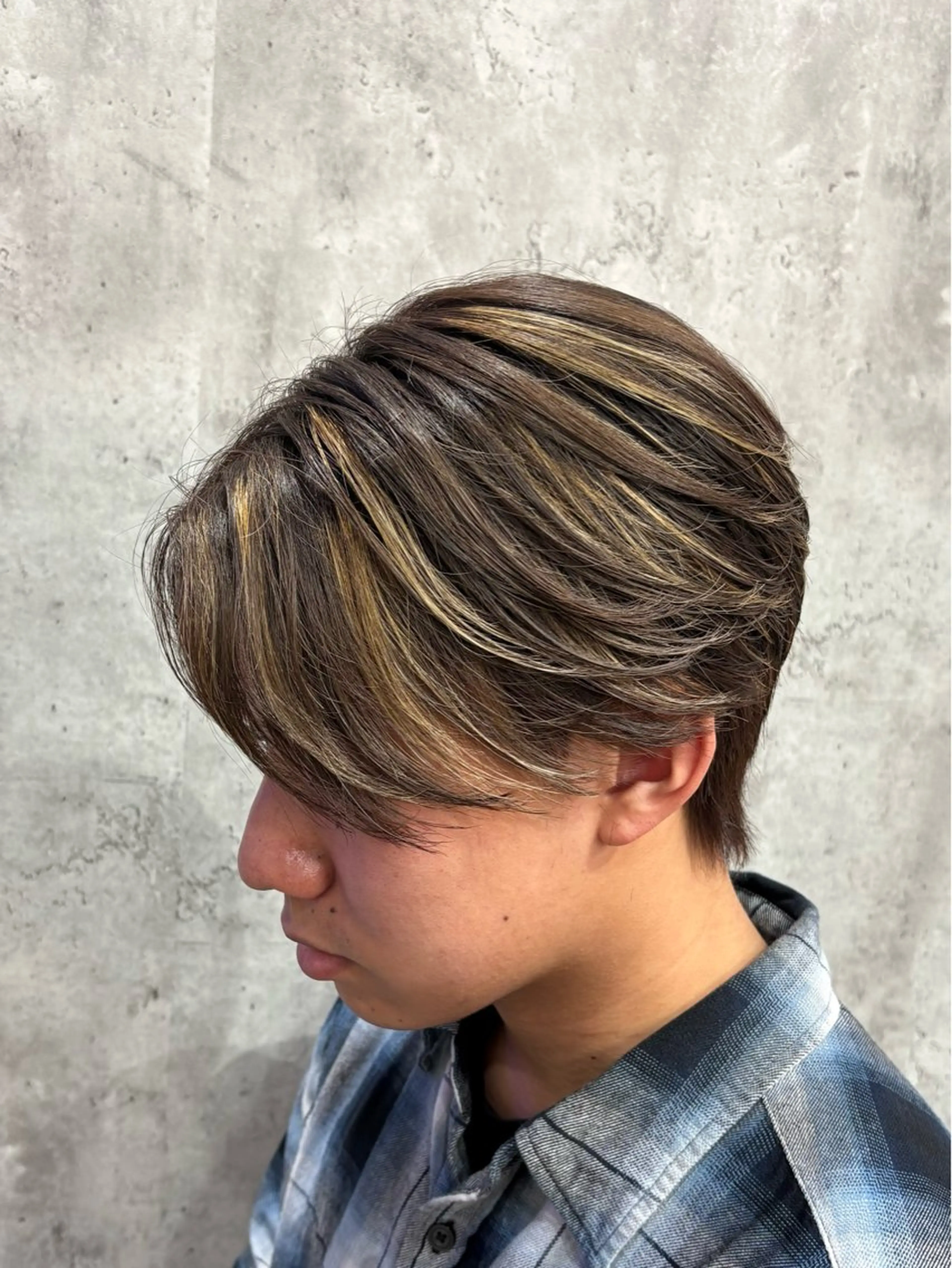 ショート カラー パーマ メンズ センターパート ダウンパーマ メンズハイライト メンズパーマ ハイライトカラー カット ヘアカラー パーマ 韓国メンズヘア/ 毛流れヘア　須田龍世のヘアスタイル