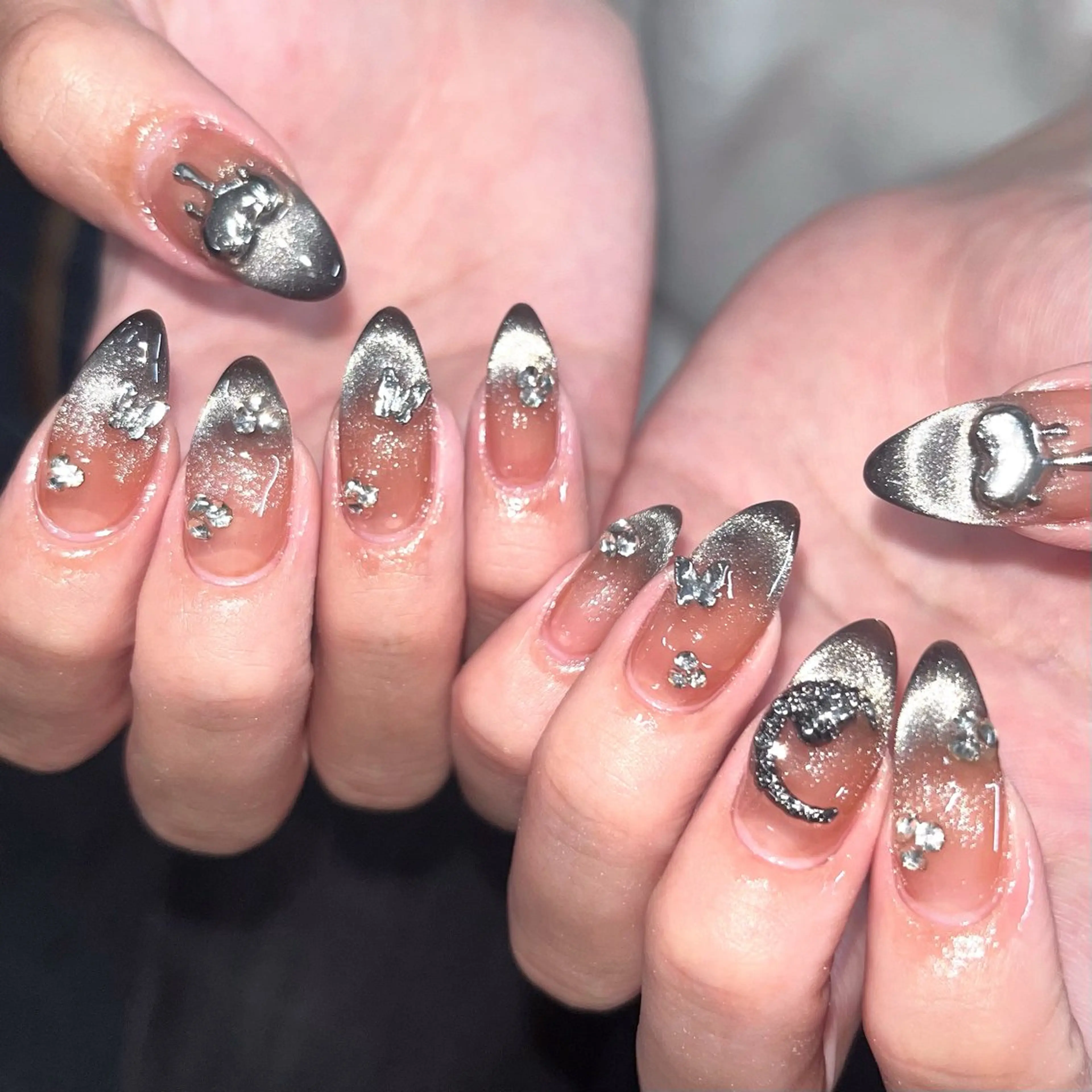 ネイル チークネイル フレンチネイル キラキラネイル マグネットネイル マグネットフレンチ ハンドネイル ハンドケア 🎀NAIL🎀 AI🪄︎︎◝✩のネイルデザイン