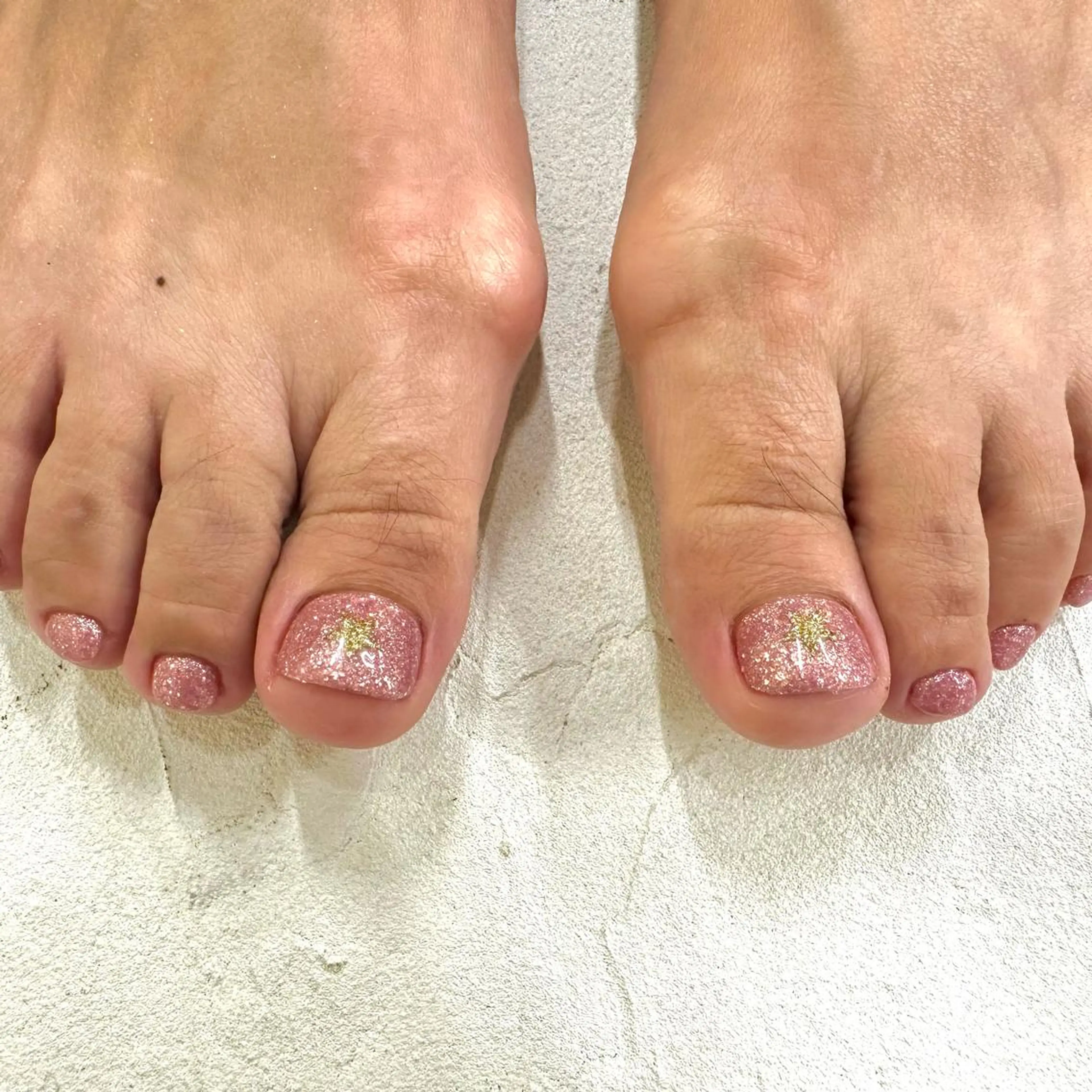 ネイル キラキラネイル ピンク She Nail studio原宿店所属・akari原宿 プライベートサロンのネイルデザイン