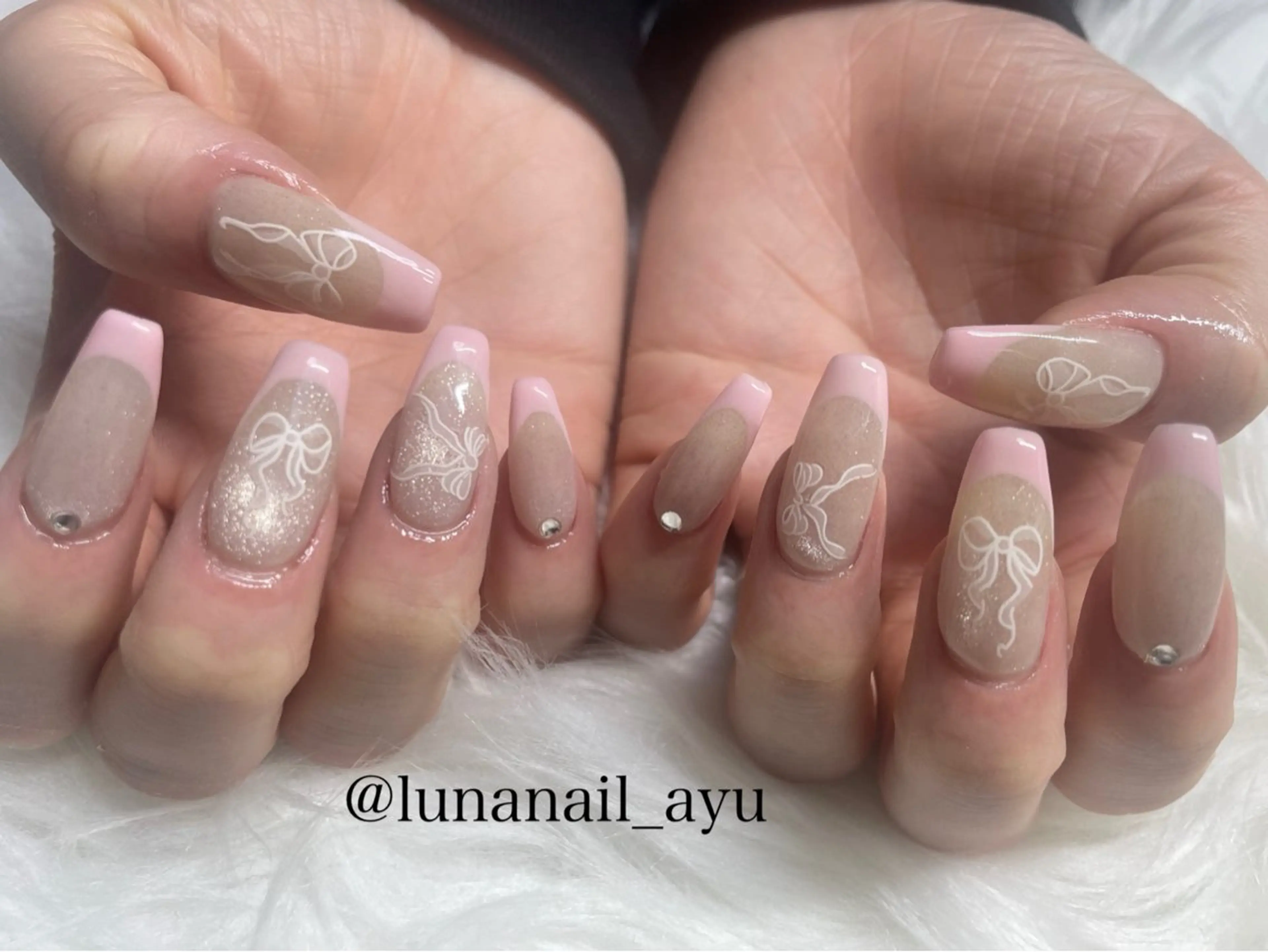 ネイル フレンチネイル マグネットネイル リボン ワンホンネイル ハンドネイル 🌙LUNA  NAIL⭐️所属・LUNA NAIL ayuのネイルデザイン