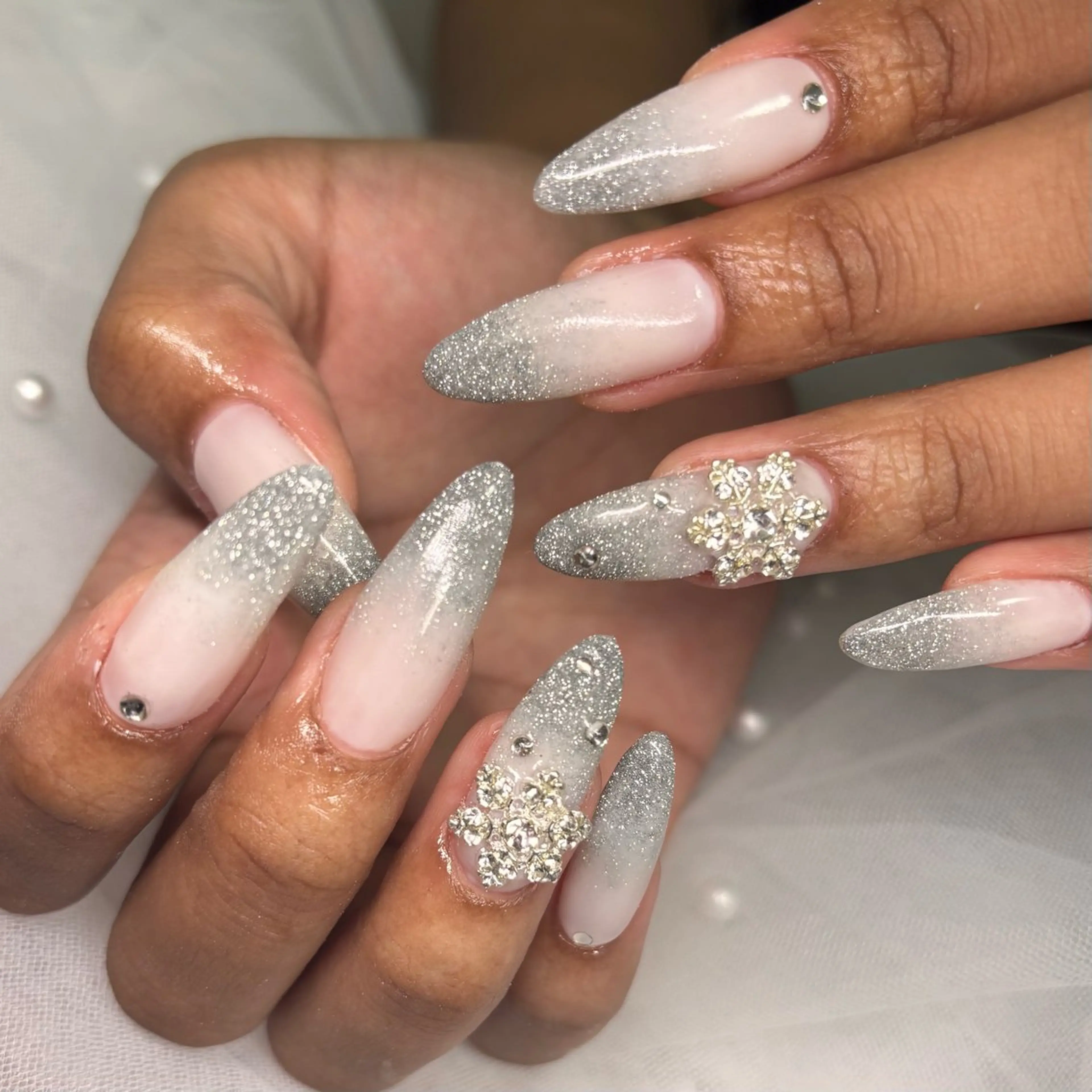 ネイル シルバー ハンドネイル RE💟N.NAIL ラテン系お姉さんのネイルデザイン