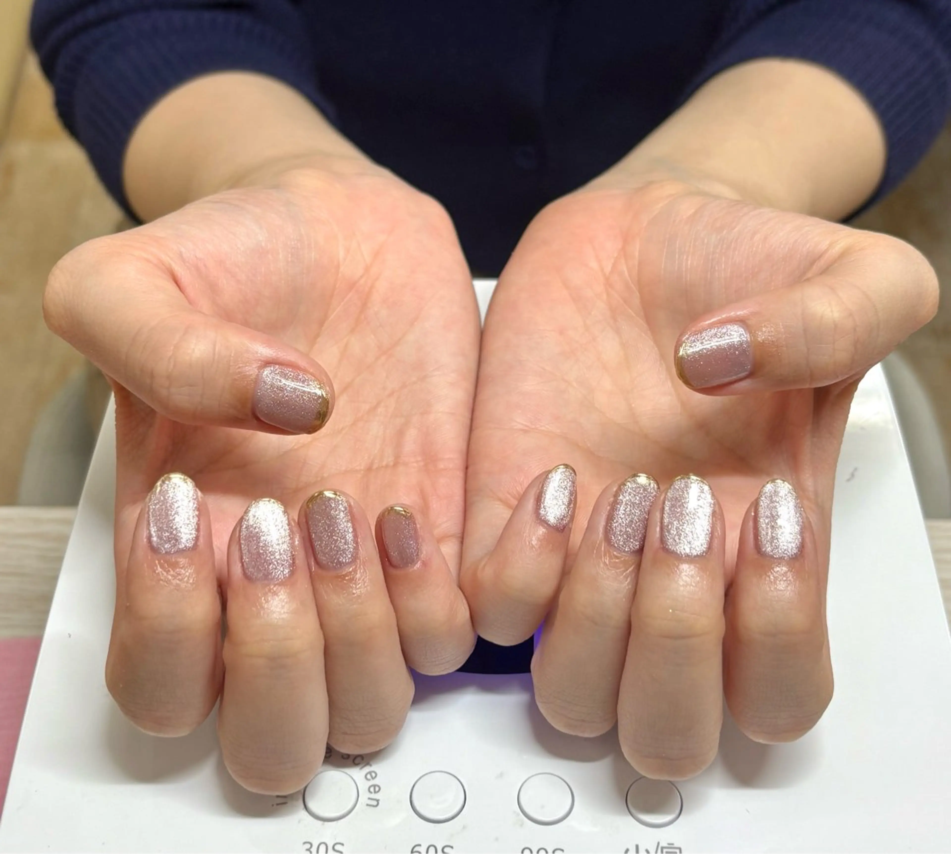 ネイル ホログラムネイル マグネットネイル TRU NAIL&EYE 本厚木店所属・TRU ヒナのネイルデザイン