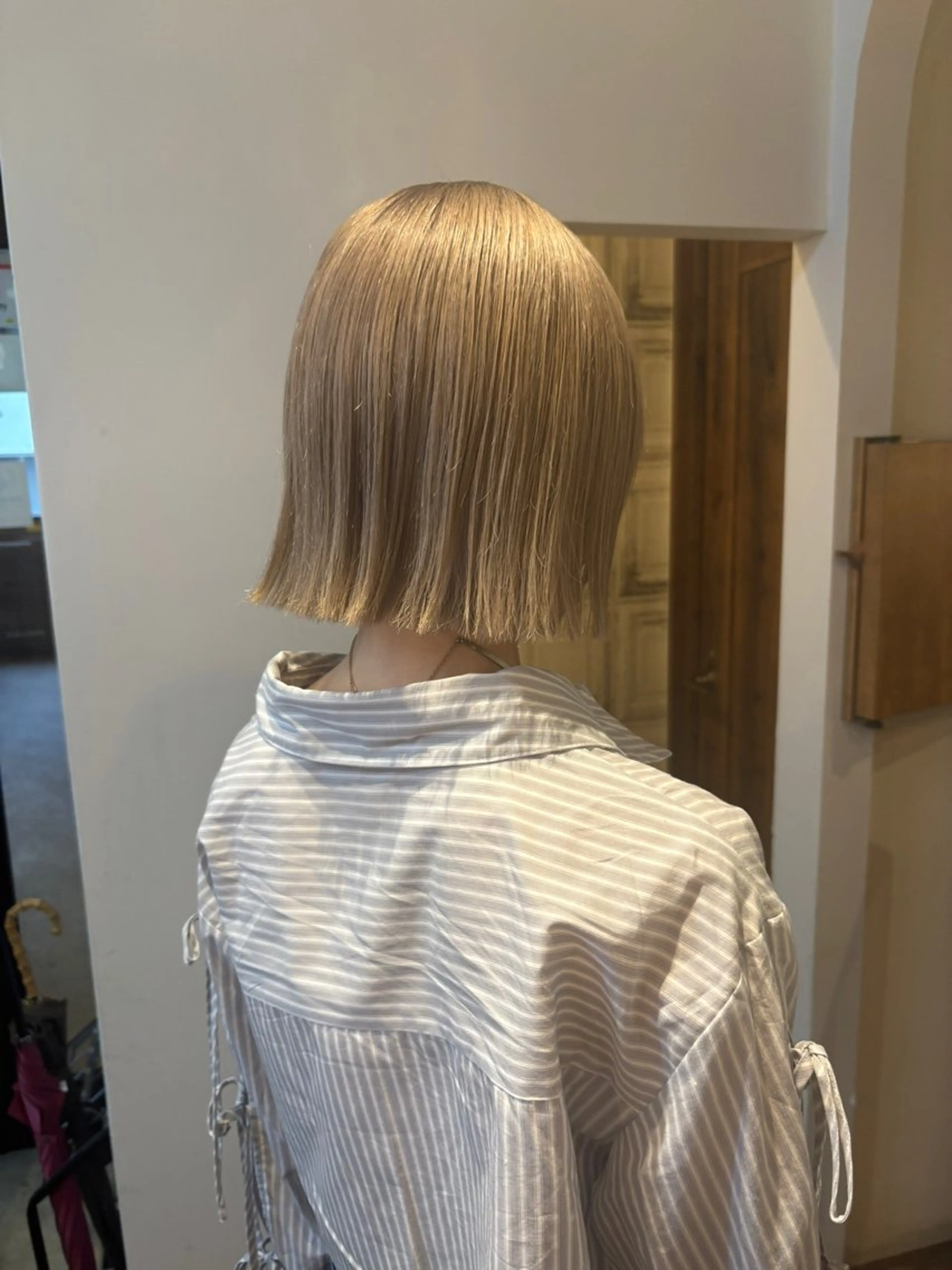 ショート ヘアカラー ウシロダ メグミのヘアスタイル