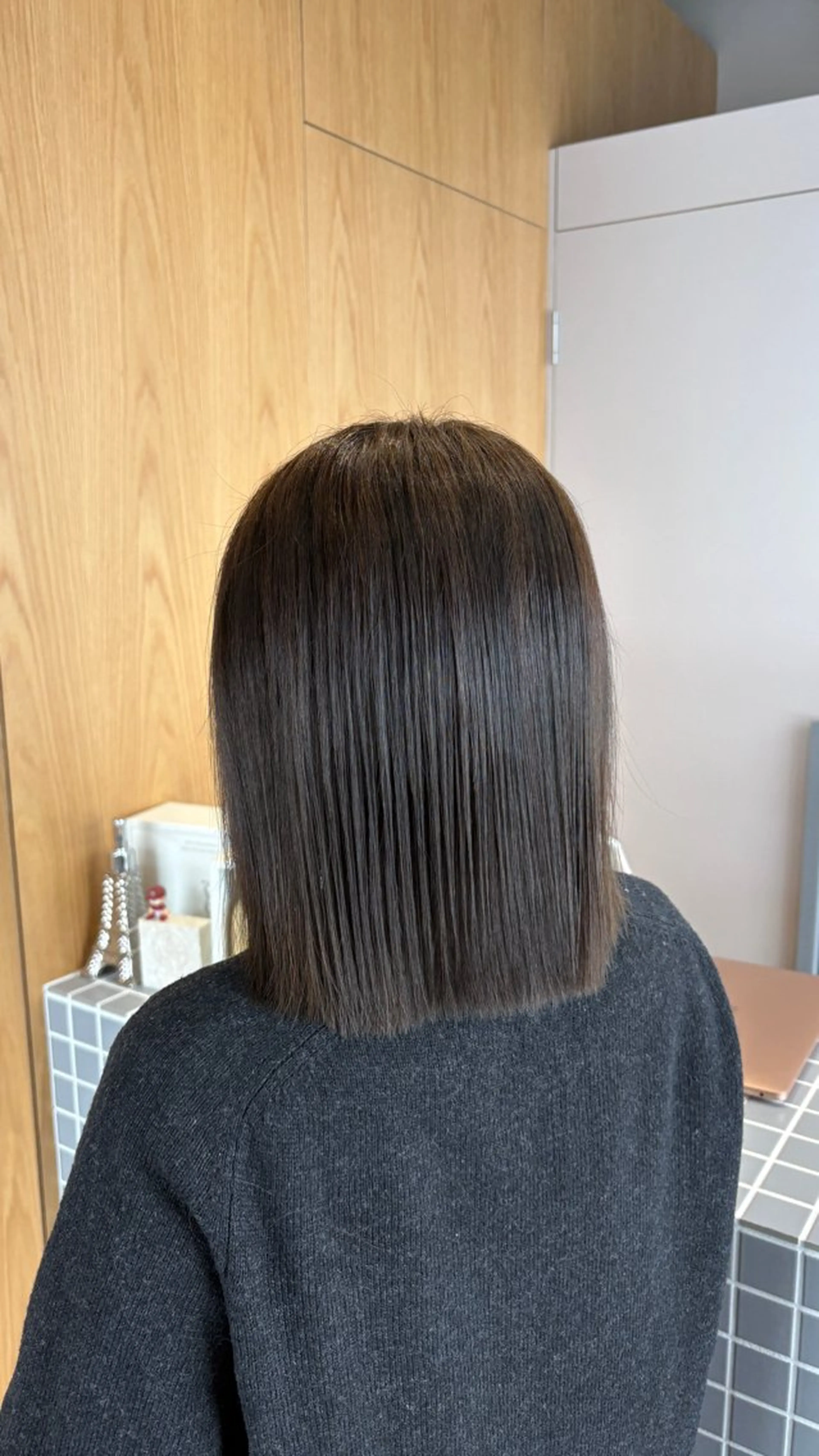 ミディアム ヘアカラー 井山 葵のヘアスタイル