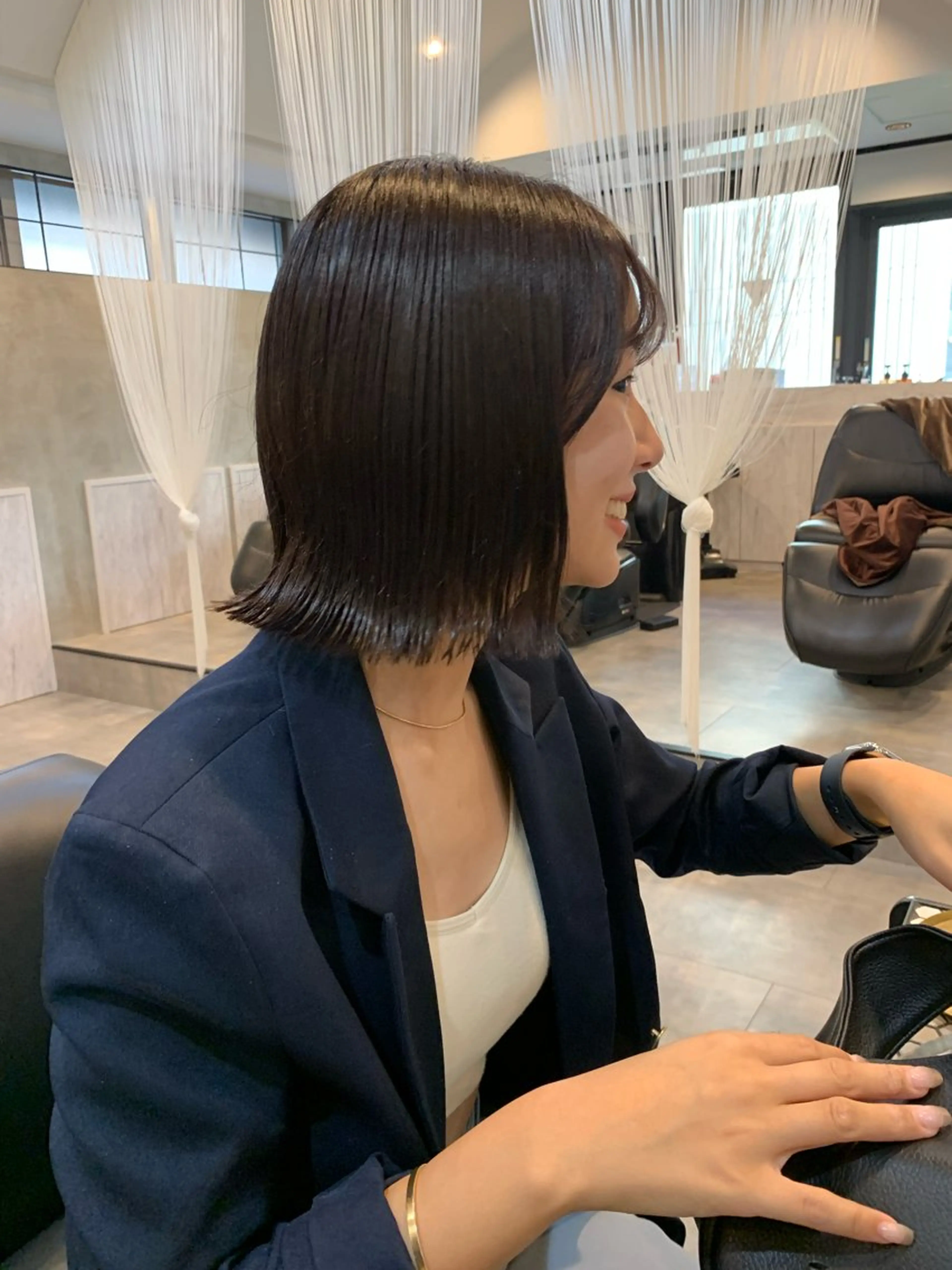 ショート ボブ 外ハネヘア カット ヘアカラー トリートメント 落合希 Olivebeigeのヘアスタイル