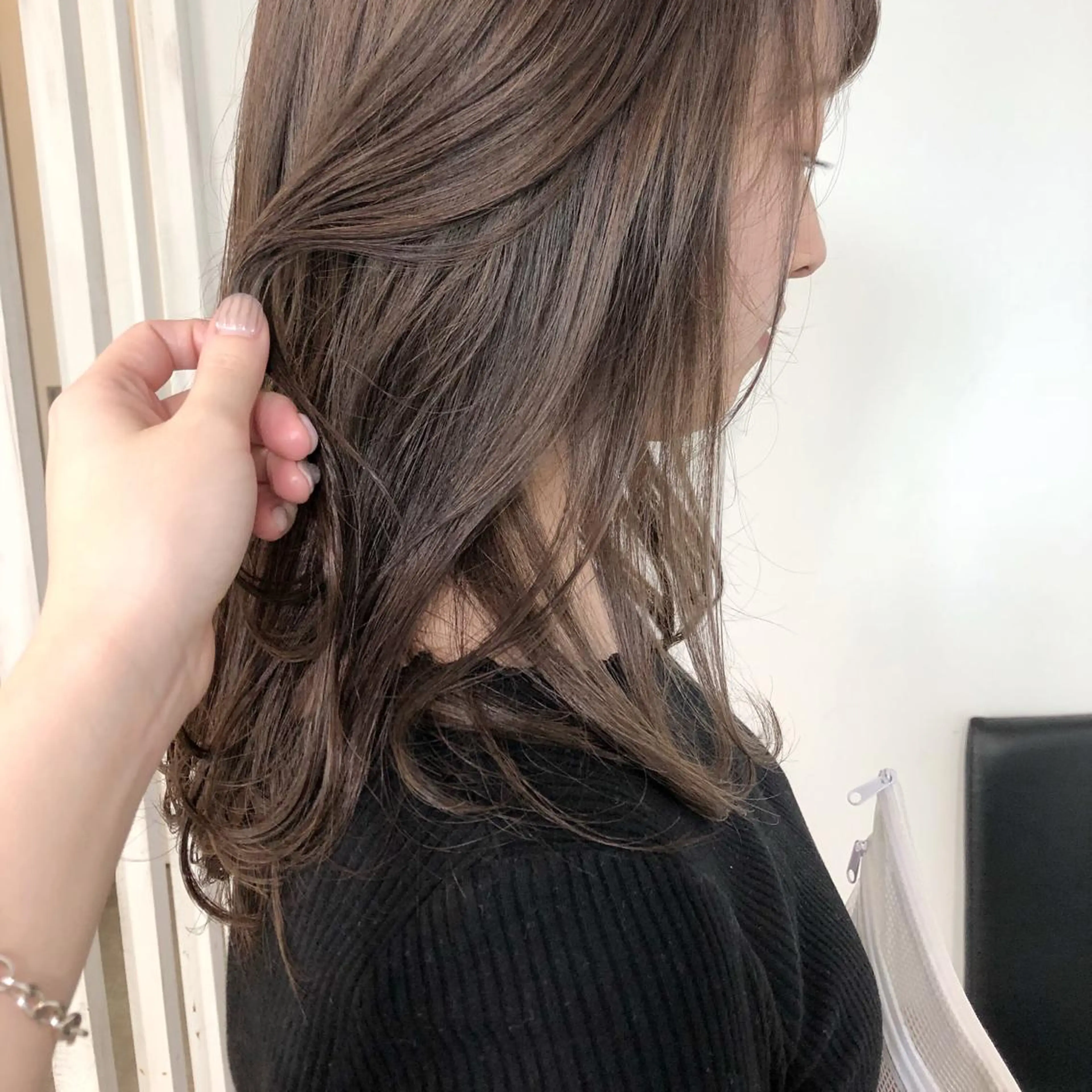 セミロング ハイライト 榎園 由美のヘアスタイル