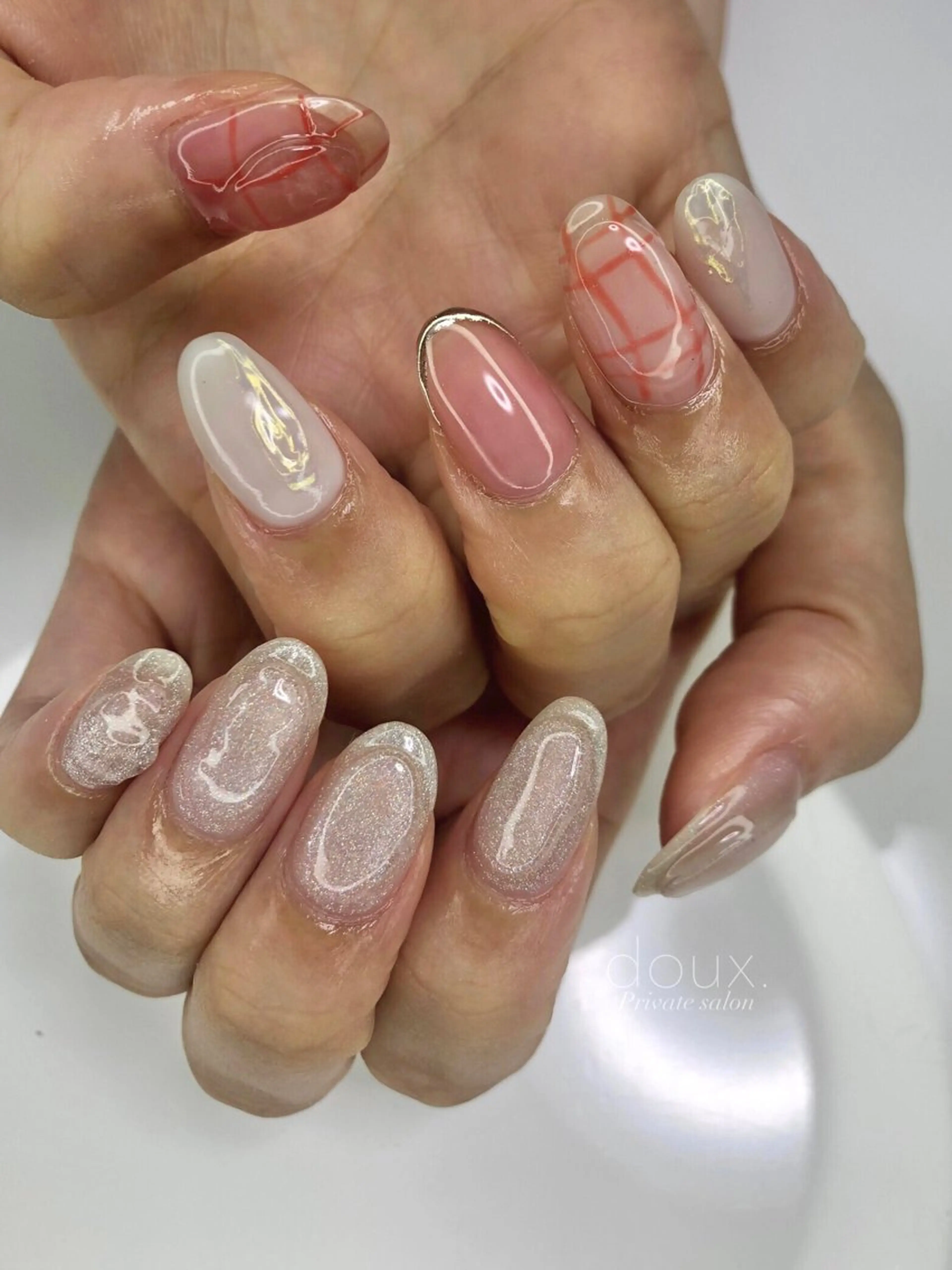 ネイル オーロラネイル 氷ネイル・うるうるネイル 韓国ネイル 持ち込み ニュアンスネイル ハンドネイル doux. nailのネイルデザイン