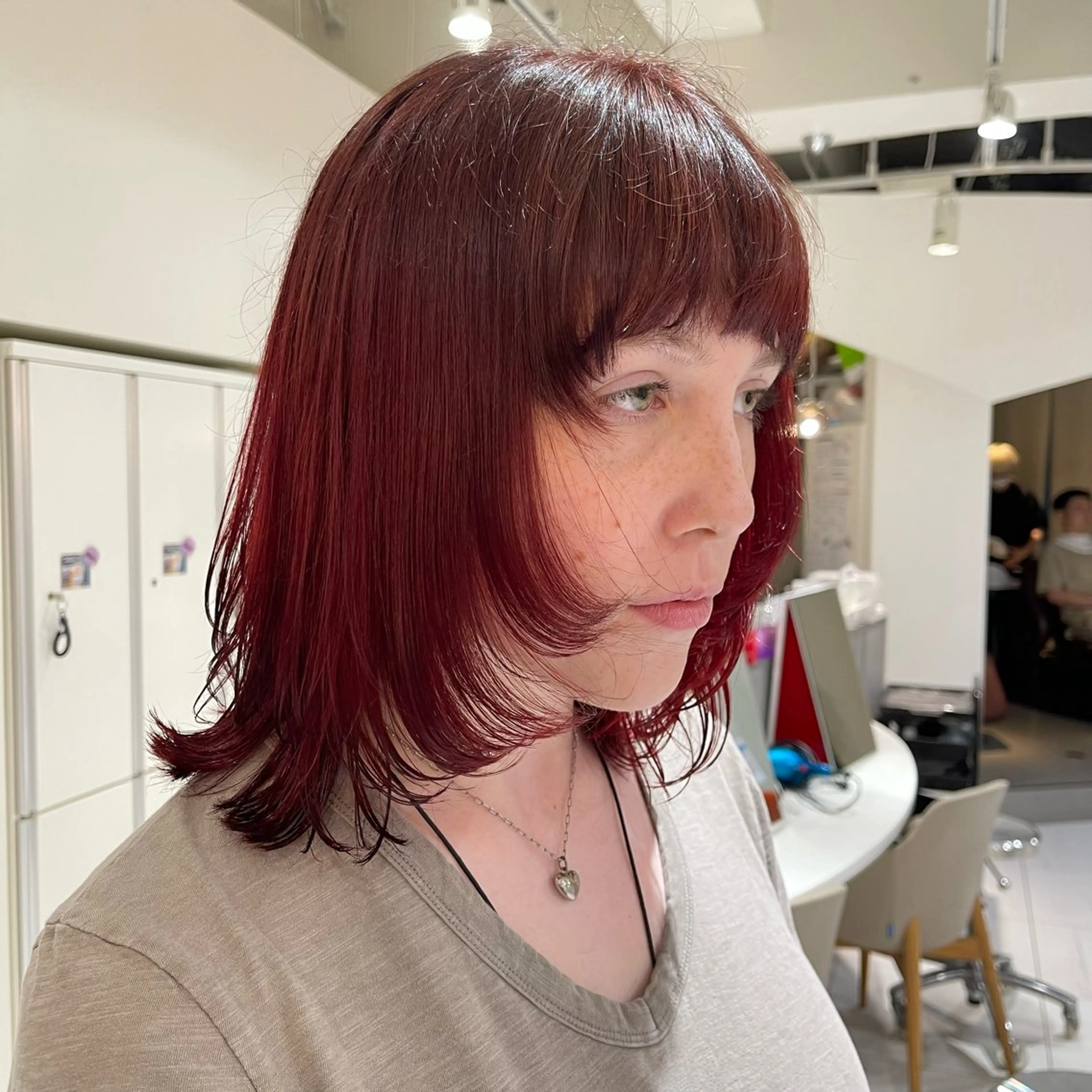 ミディアム カラー レッドカラー 顔まわりレイヤー 顔周りカット レイヤーカット 小顔カット 由比藤理子 ブリーチカラー🌈のヘアスタイル