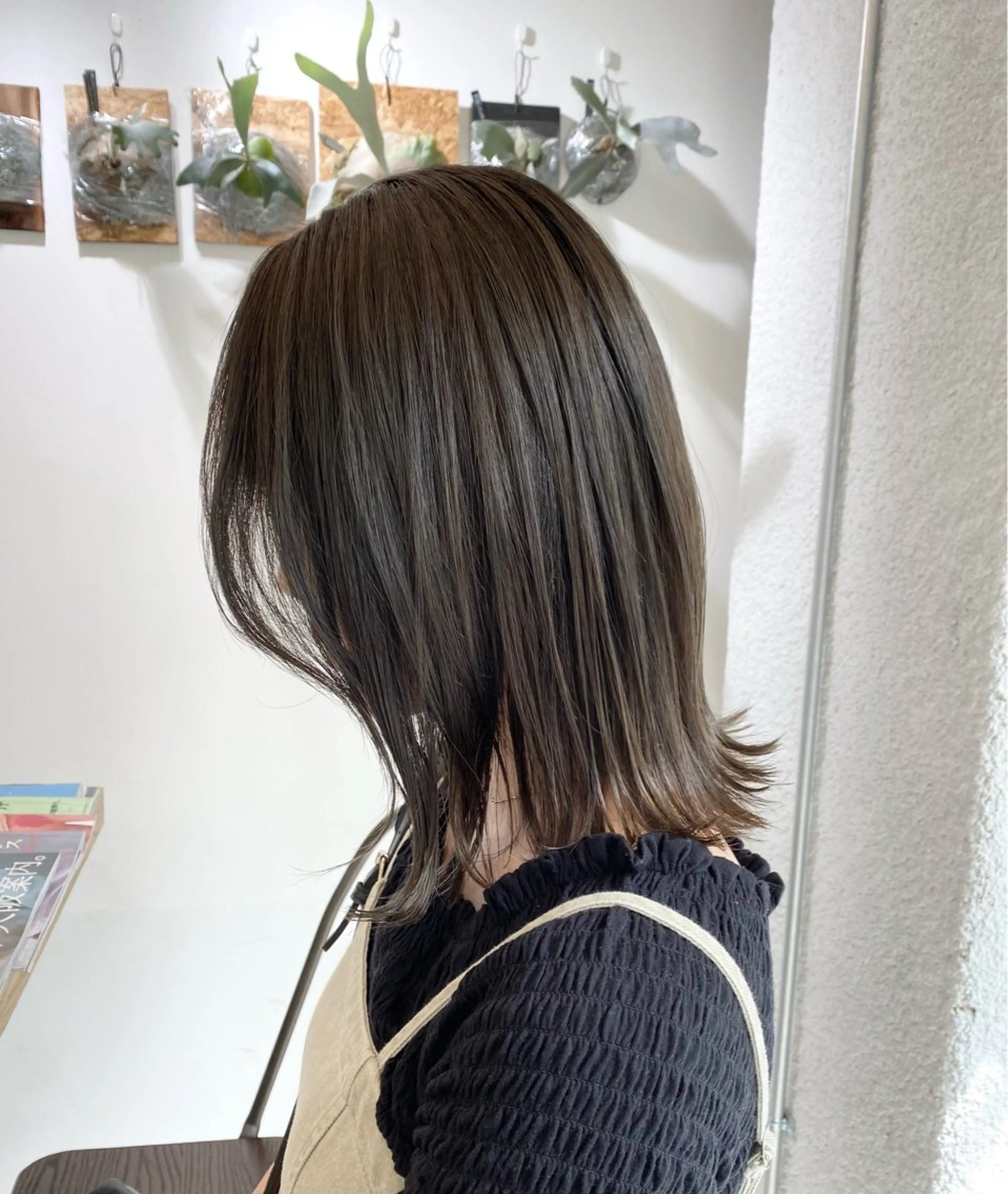 ミディアム カラー オリーブカラー 山口 瑳未のヘアスタイル