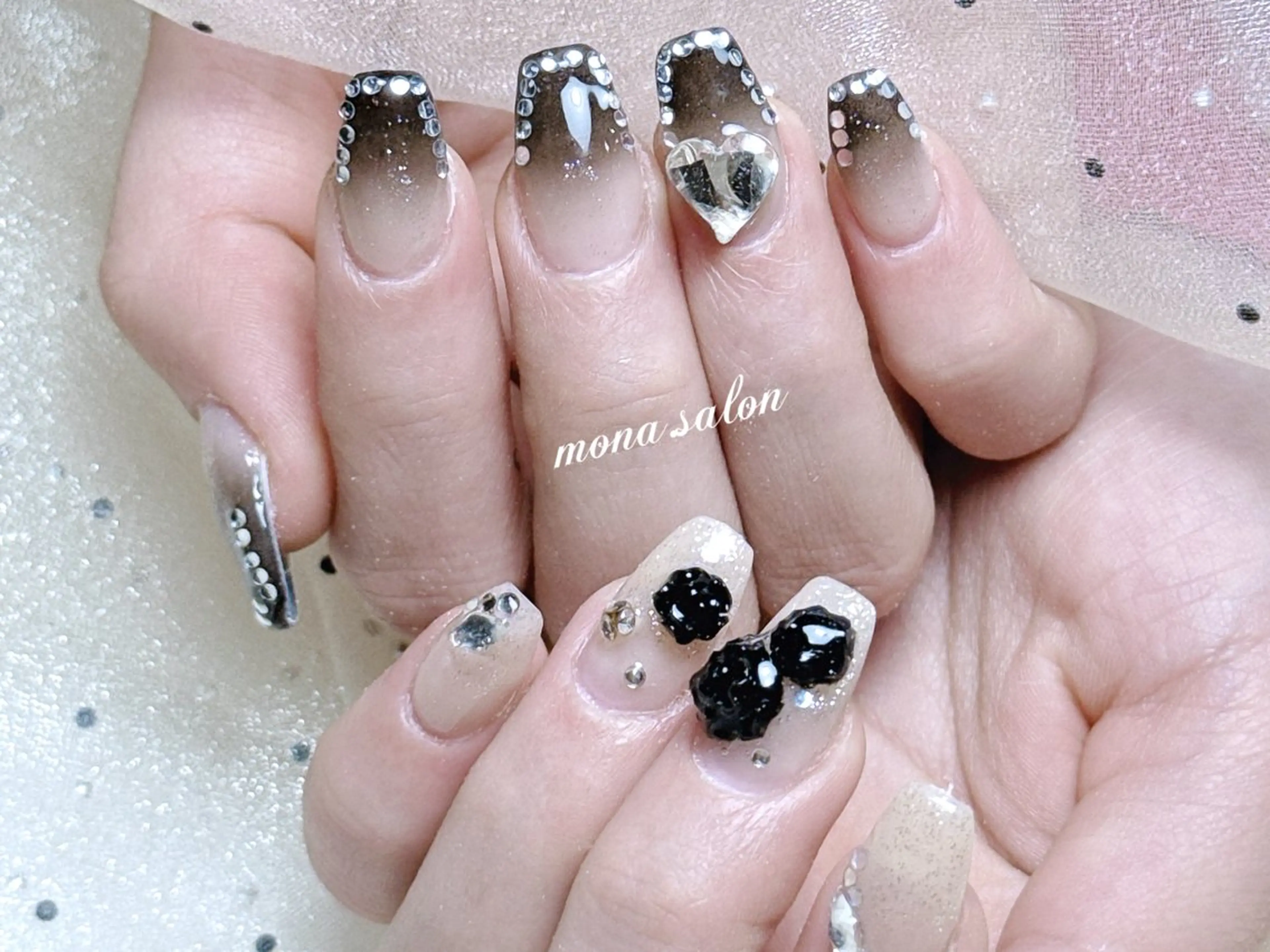 ネイル ハンドネイル Mona【パラジェル ・長さ出し専門店】のネイルデザイン