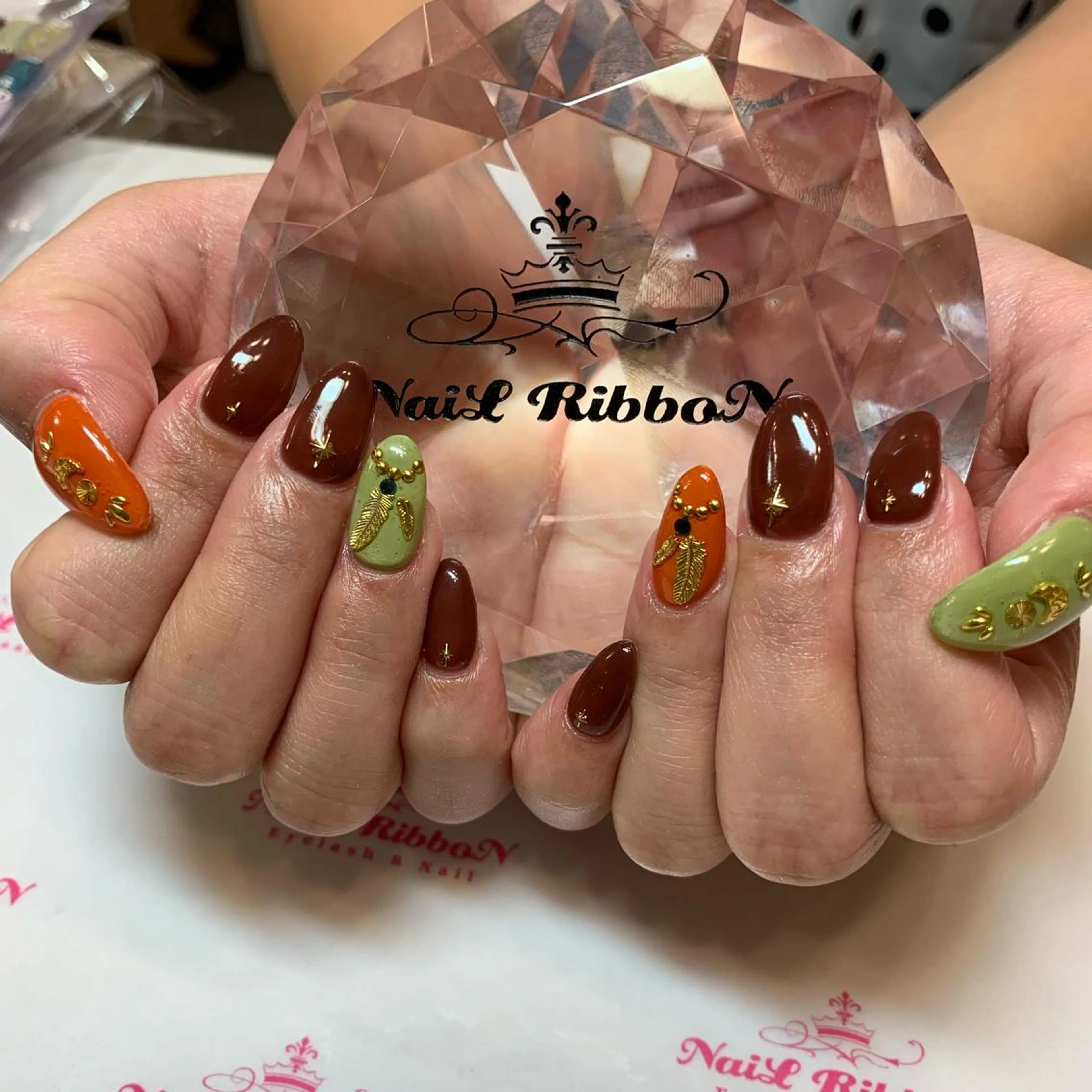 ネイル ネイルリボン 受付スタッフのネイルデザイン