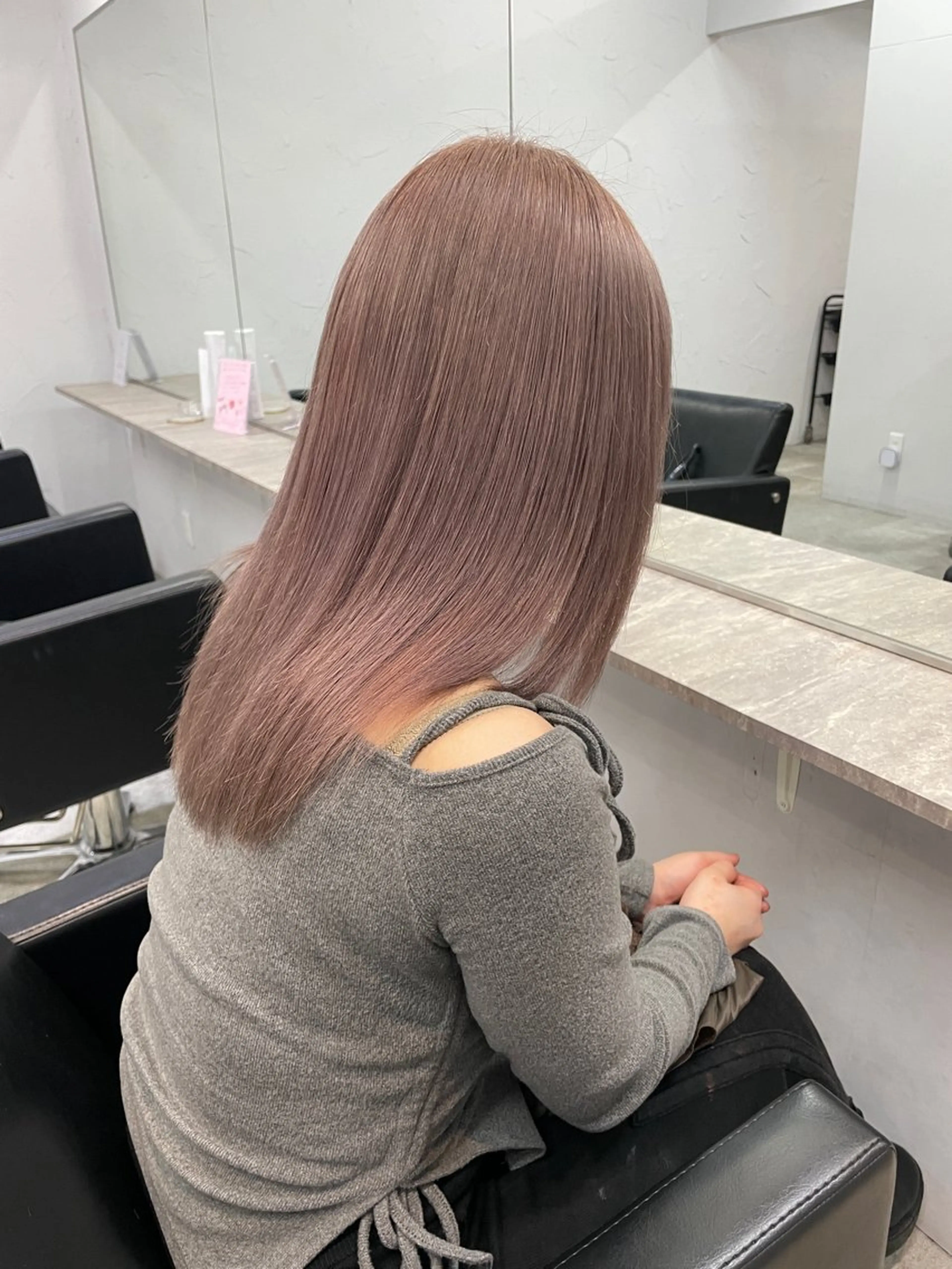 セミロング ヘアカラー shiro　mlife所属・山岡 拓也のヘアスタイル