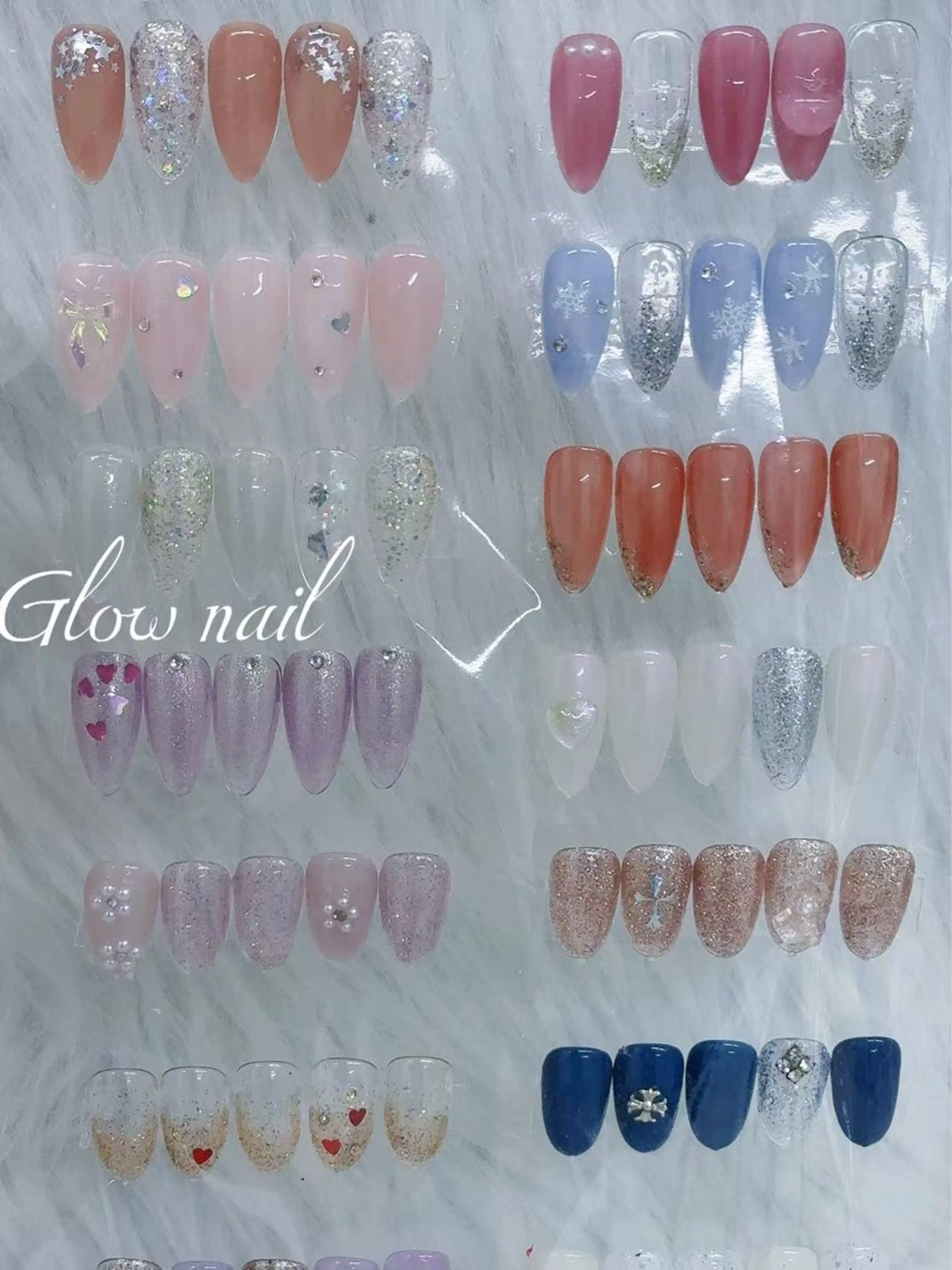 ネイル ハンドネイル グロー ネイルのネイルデザイン