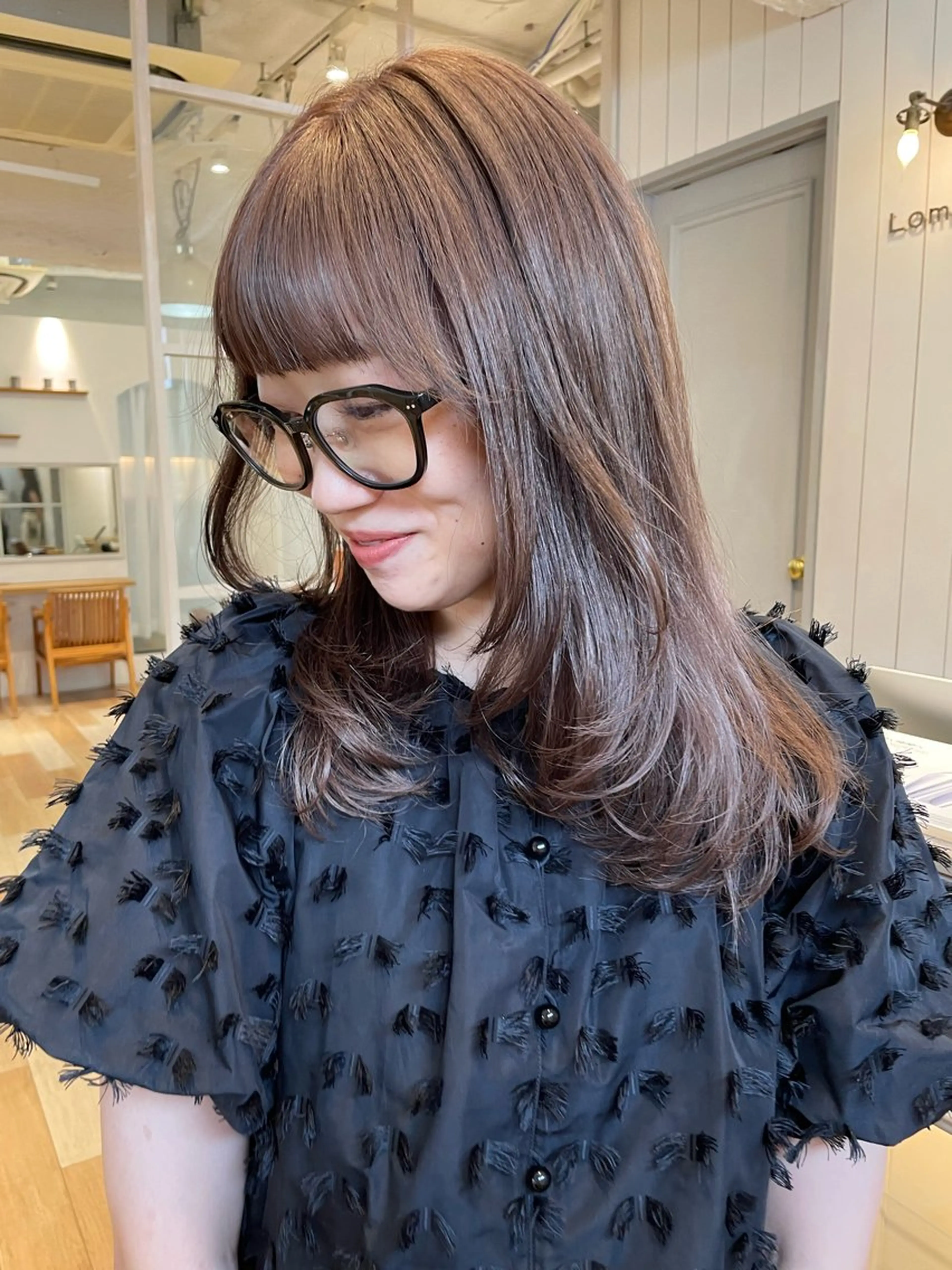 セミロング カラー ミルクティー× グレージュMOMOのヘアスタイル