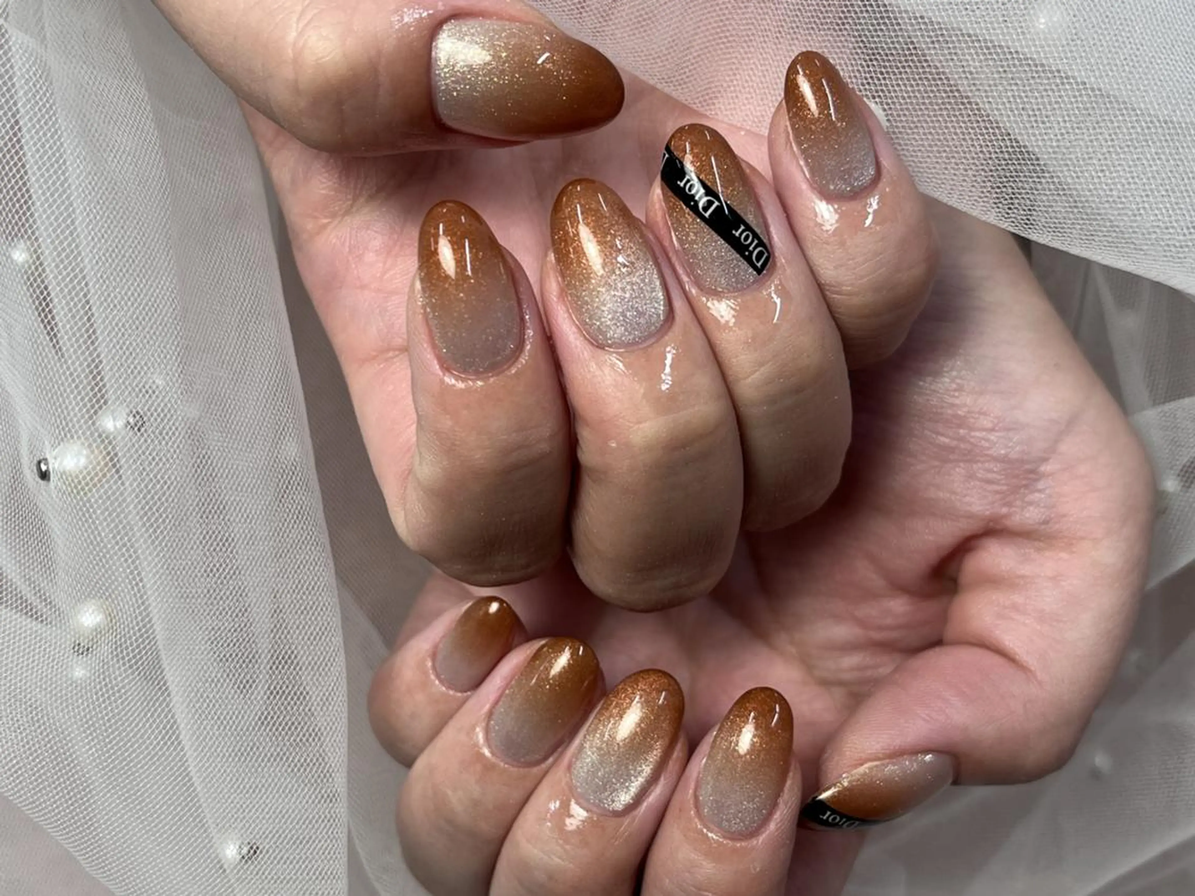 ネイル ブラウン ゴールド ゴージャス グラデーション ラメ(グリッター) ハンドネイル ハンドケア ToliyDeliy Nail Salonのネイルデザイン