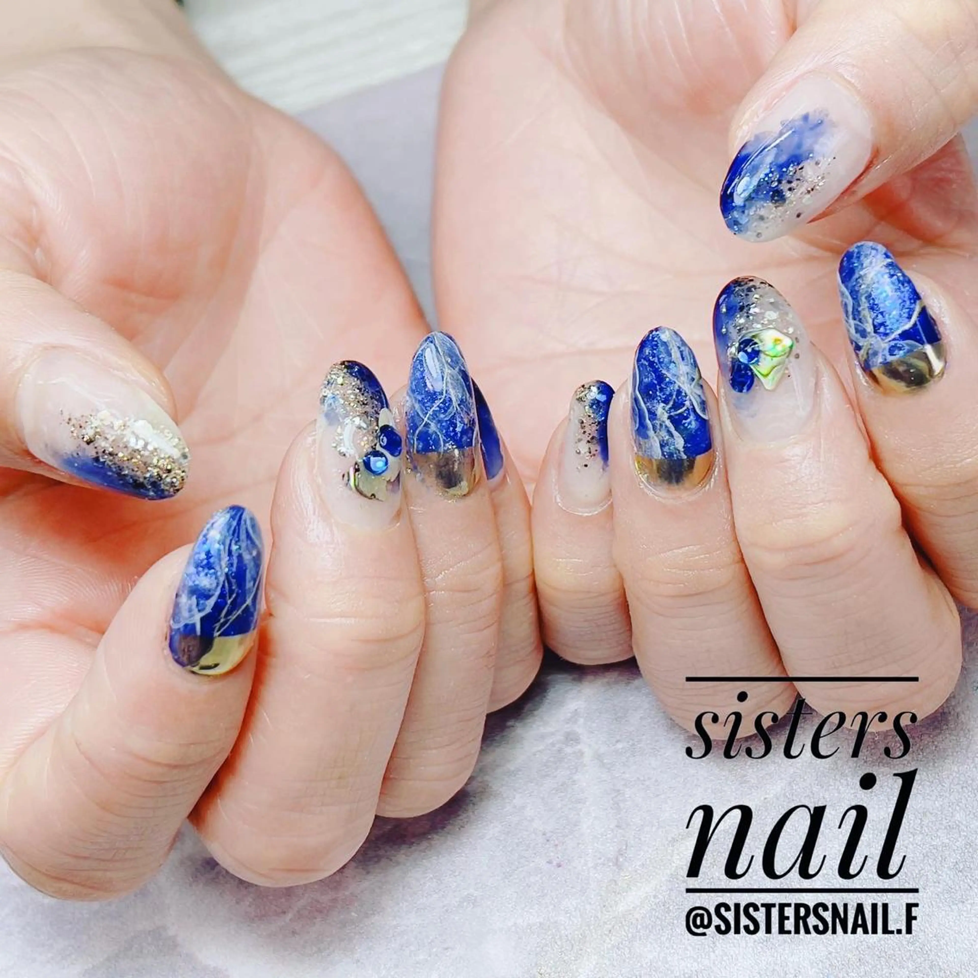 ネイル アートネイル ブルー グラデーション キラキラネイル ネイビー sisters nail.fのネイルデザイン