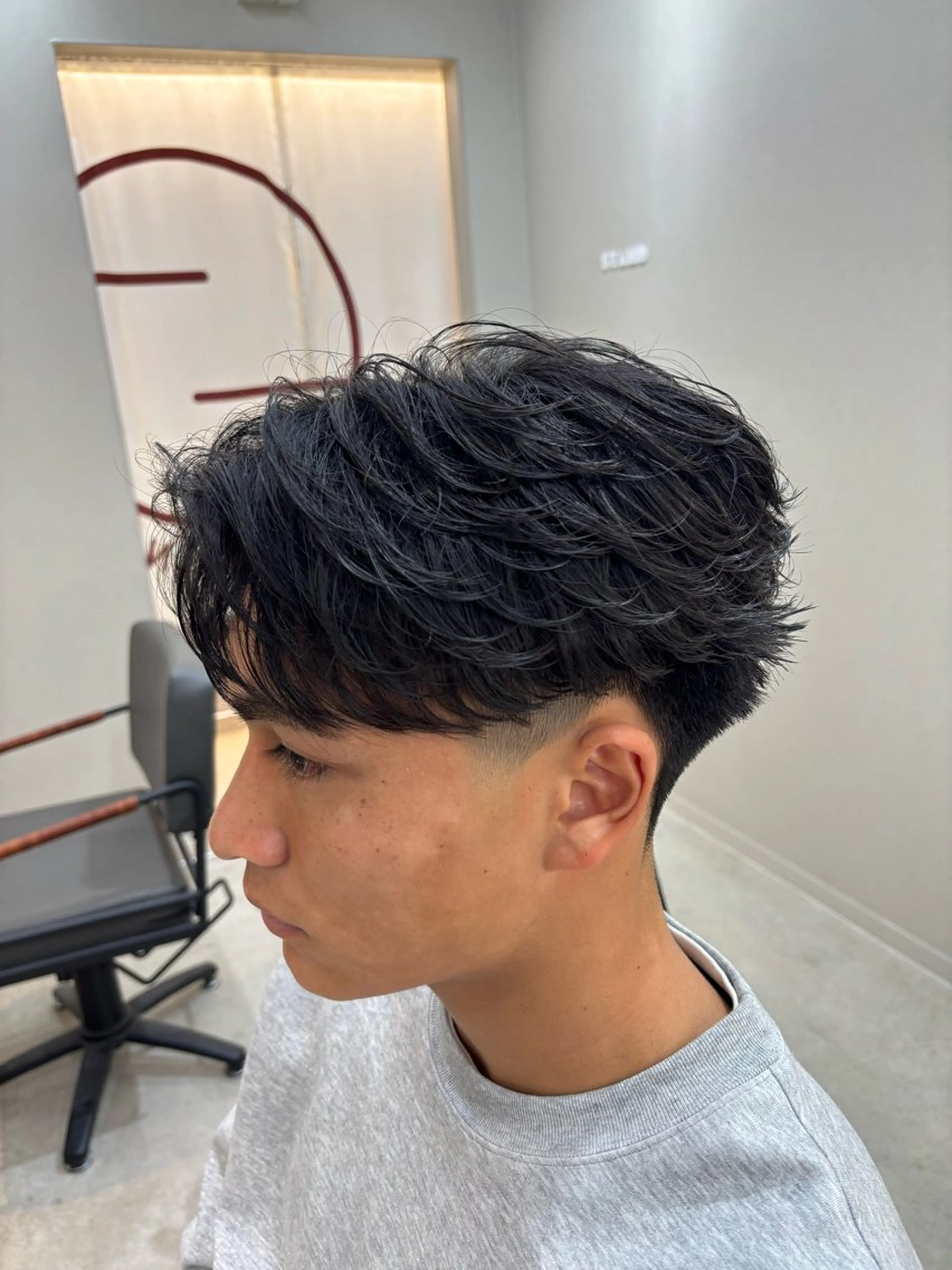 ショート パーマ メンズ 渡 汐音のヘアスタイル