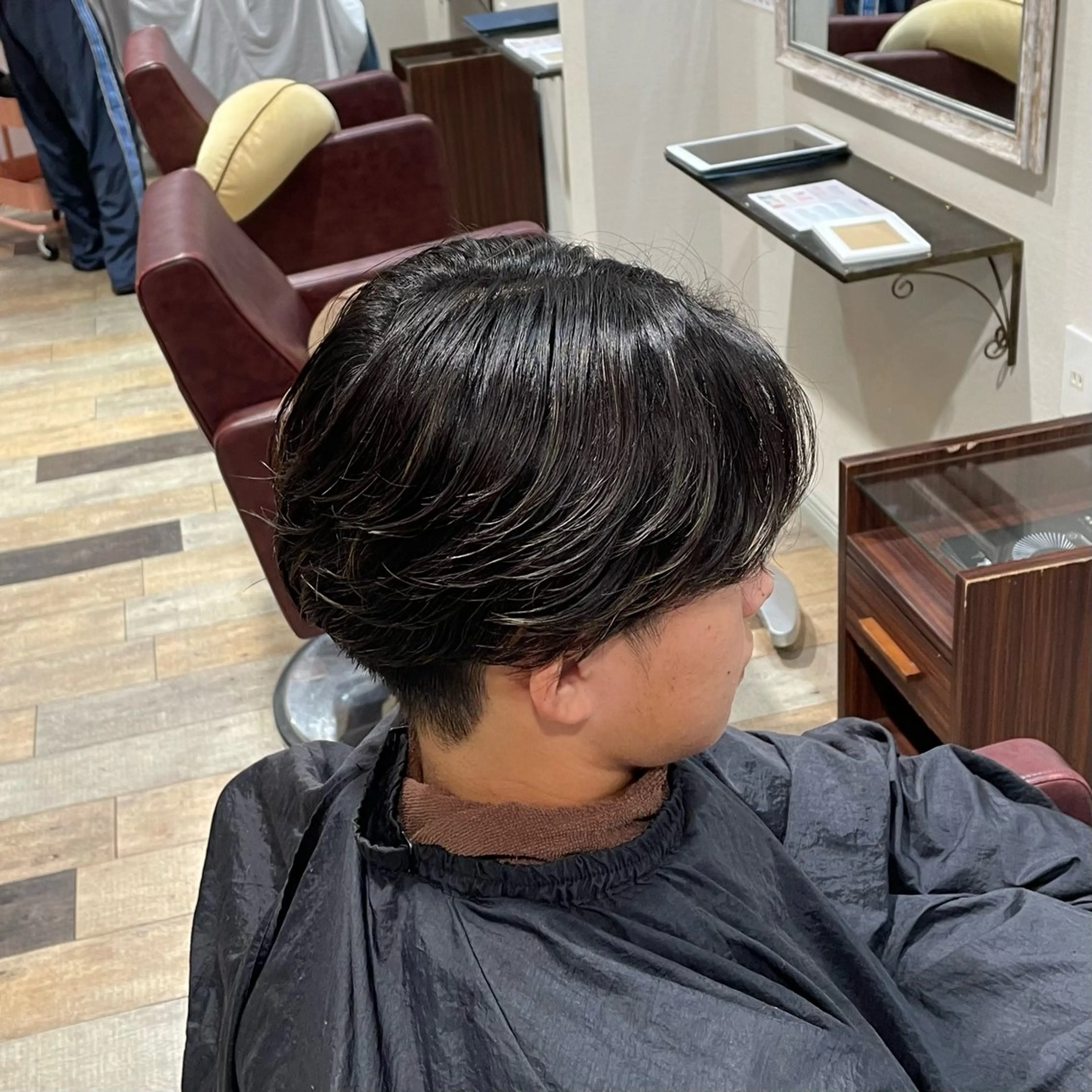 メンズ 夏向/ハイトーン /パーマのヘアスタイル