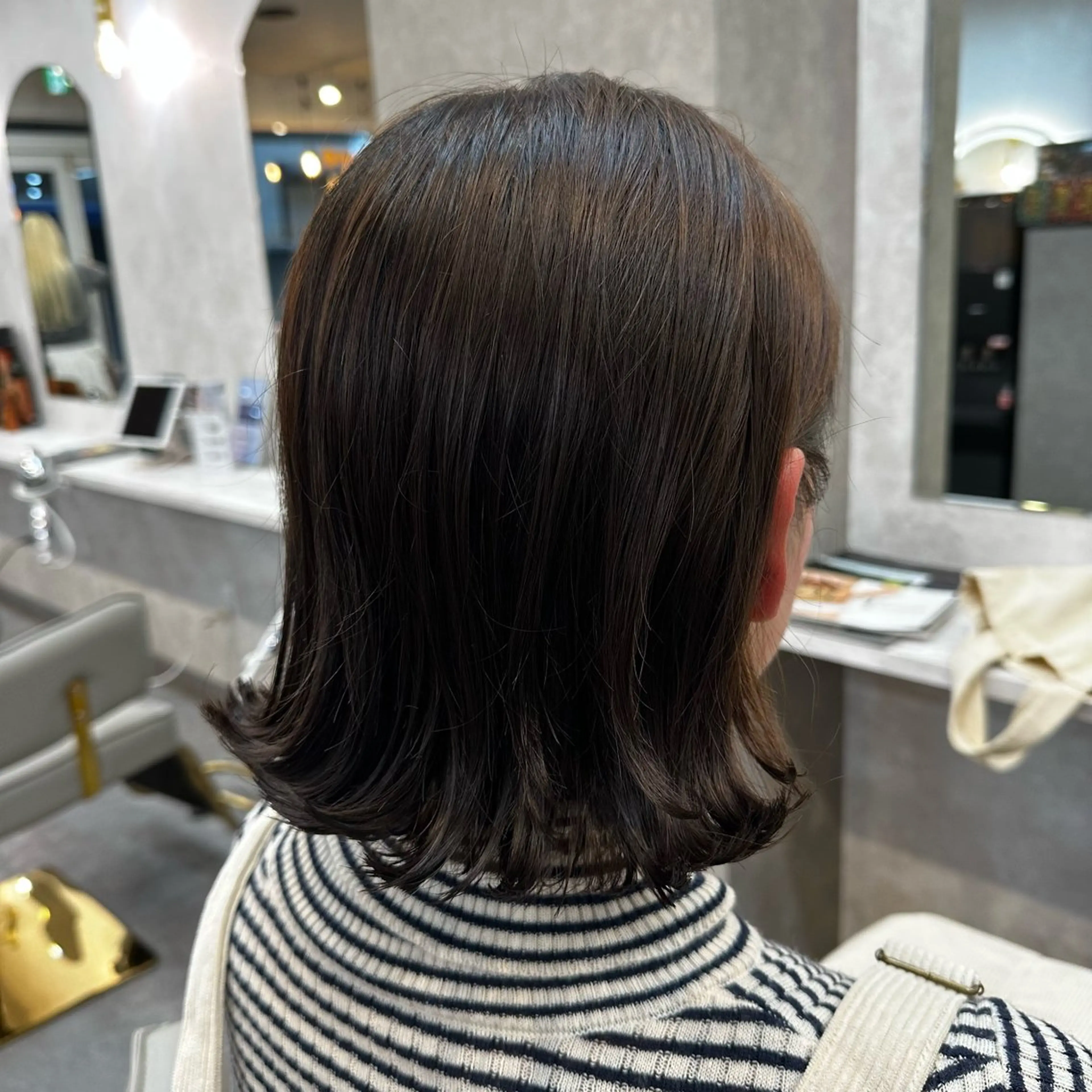 ミディアム 粟野 裕稀のヘアスタイル