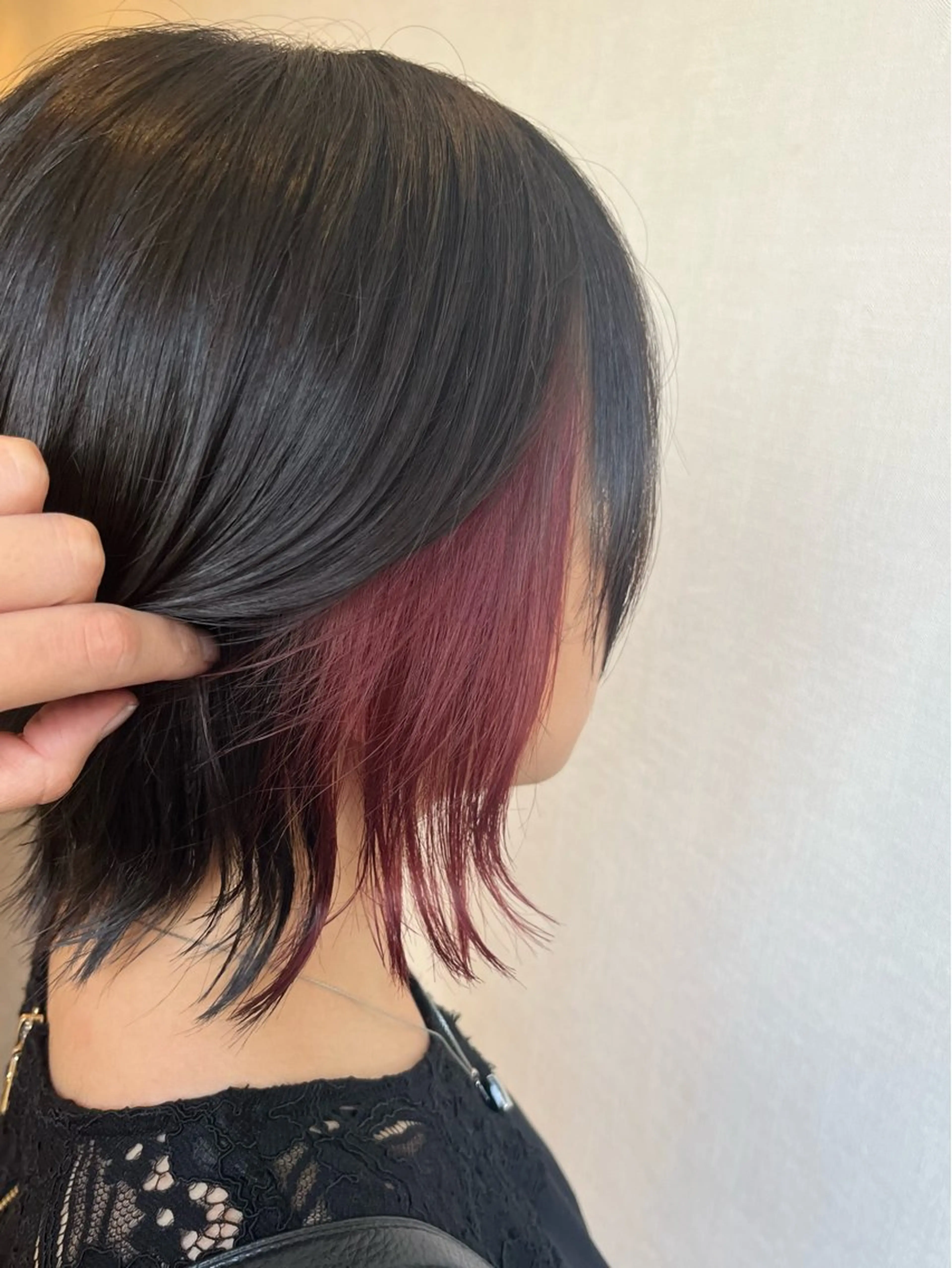 ミディアム カラー ボルドーカラー イヤリングカラー ウルフカット カット ヘアカラー 🌸 ROPEさとみ🌸のヘアスタイル