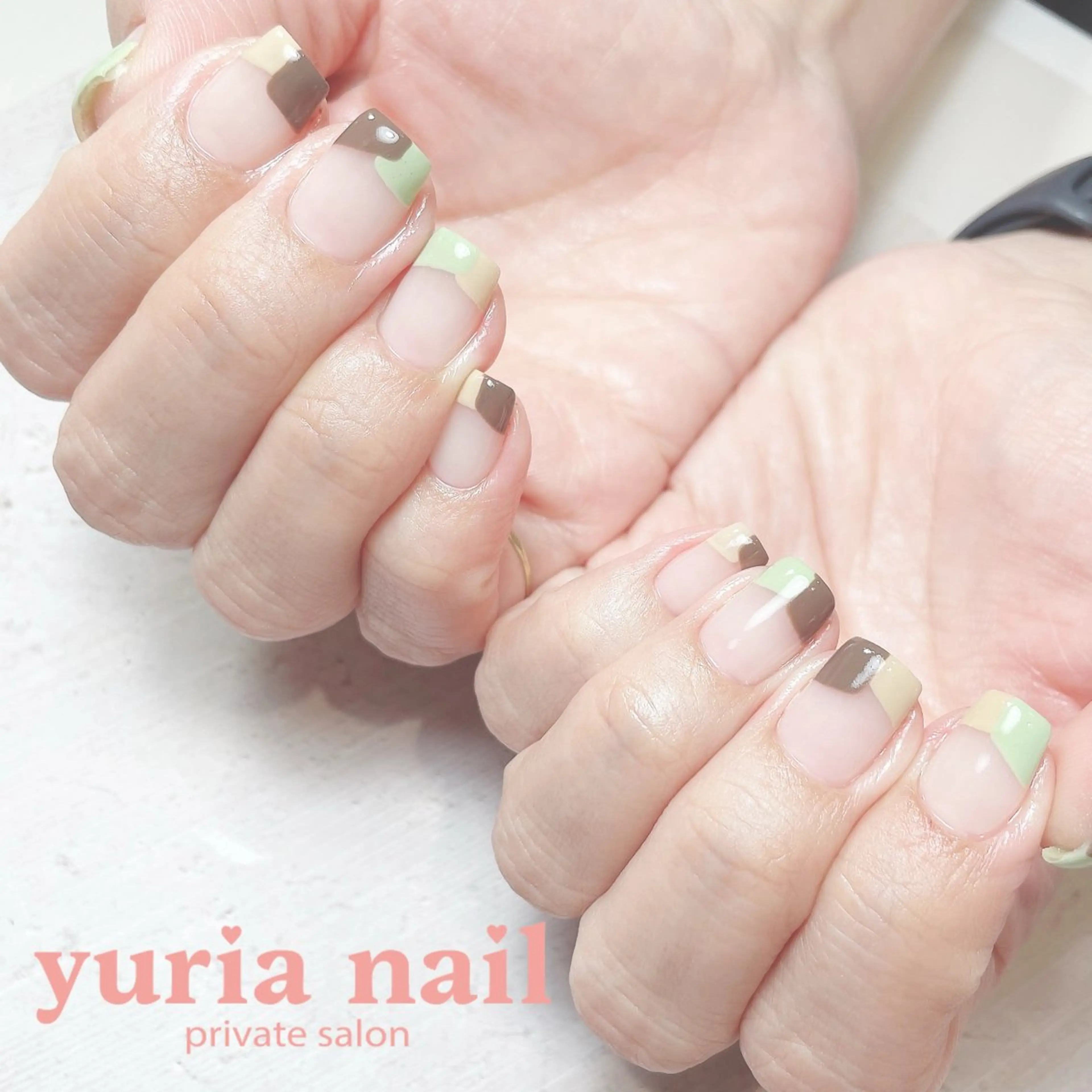 ネイル ブラウン フレンチネイル ジェルネイル 持ち込み ピスタチオネイル ハンドネイル 小林 ゆりあのネイルデザイン