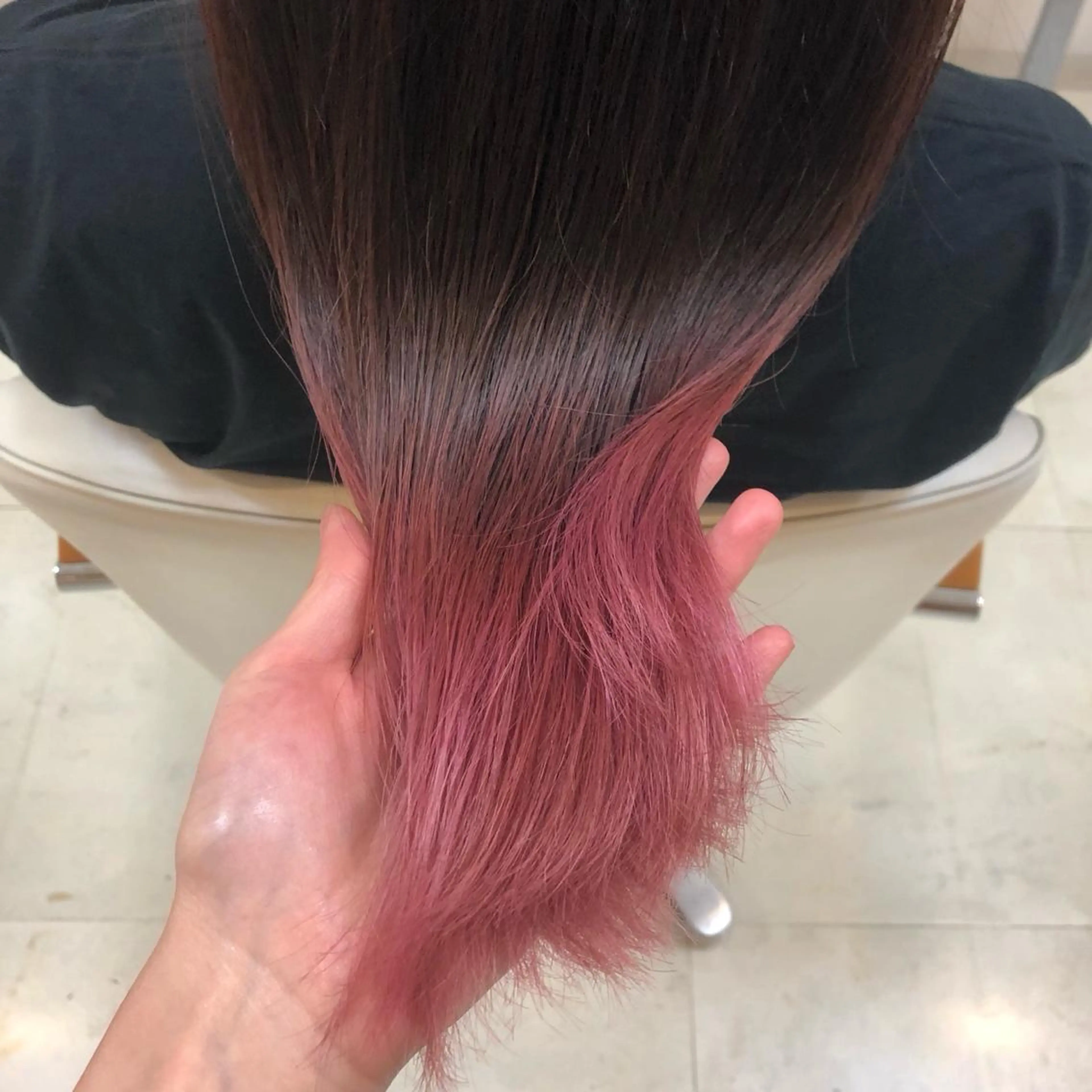 カラー white.所属・white.梅田 デザインカラー🦄のヘアスタイル