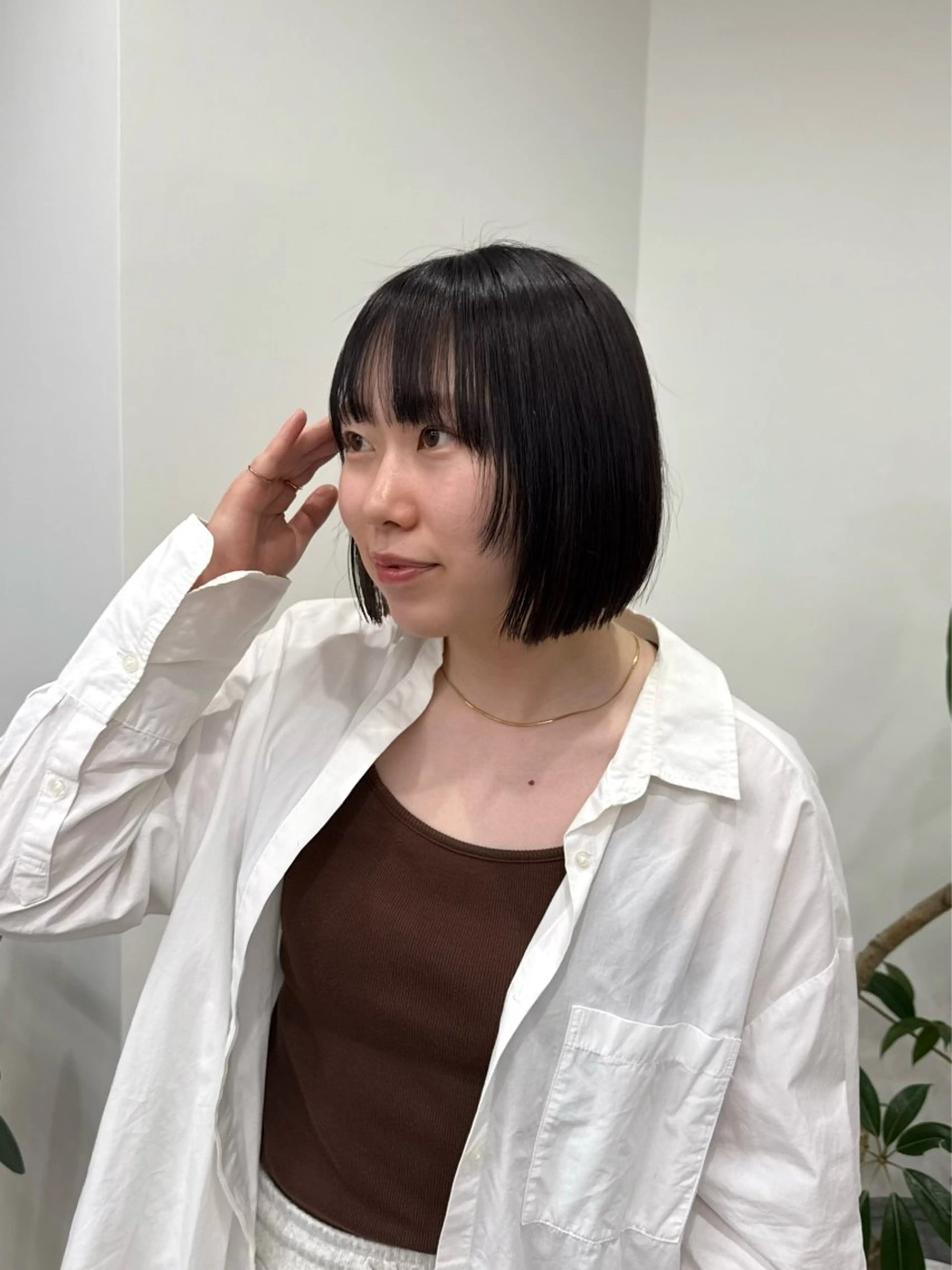 ショート カラー ボブ 顔まわりレイヤー レイヤーカット カット ヘアカラー トリートメント era所属・azumi/ボブ/暖 色/オリーブ/縮毛のヘアスタイル