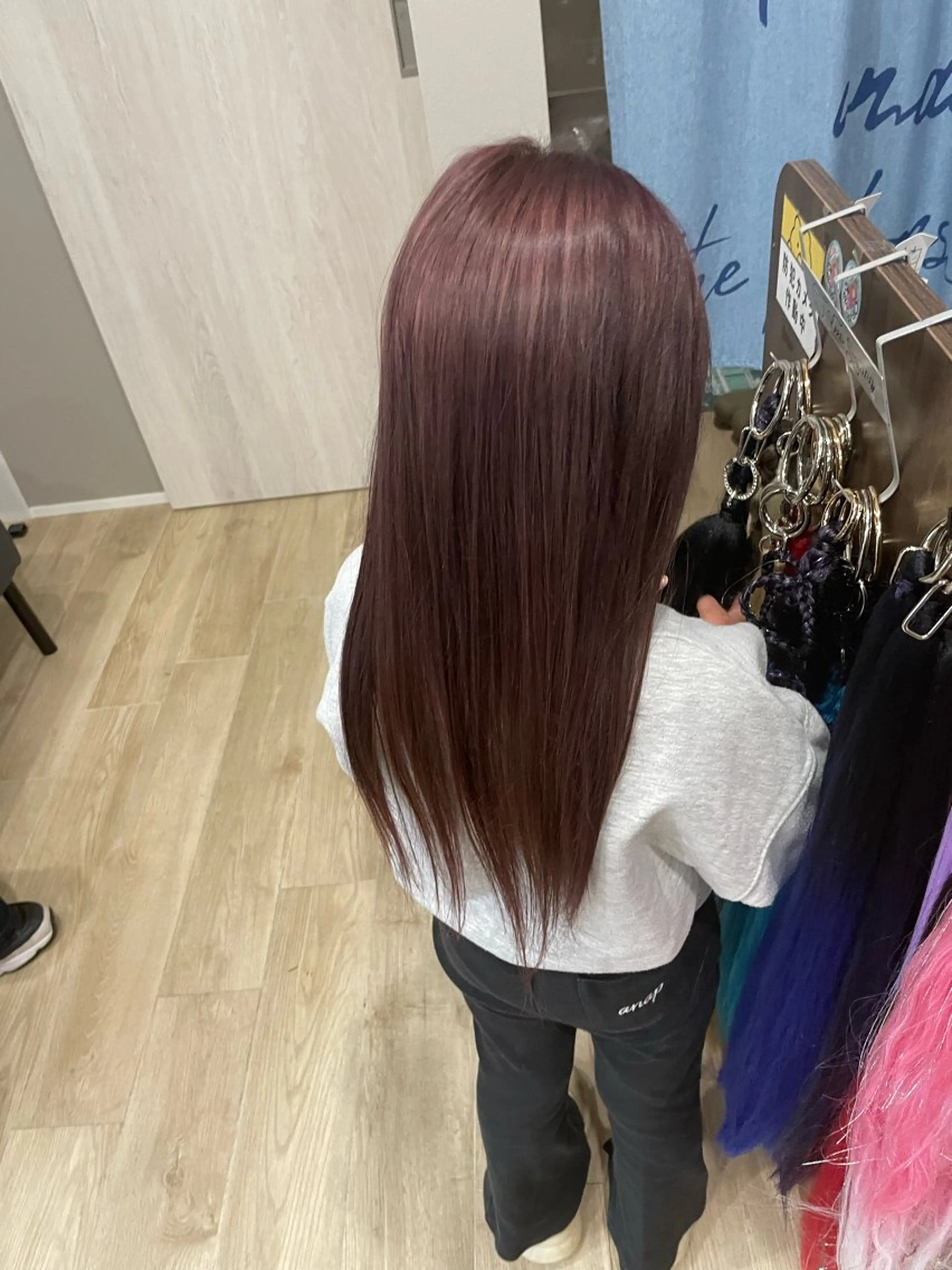 ロング カラー ベージュカラー ピンクカラー ピンクベージュ Hair room Leaのヘアスタイル