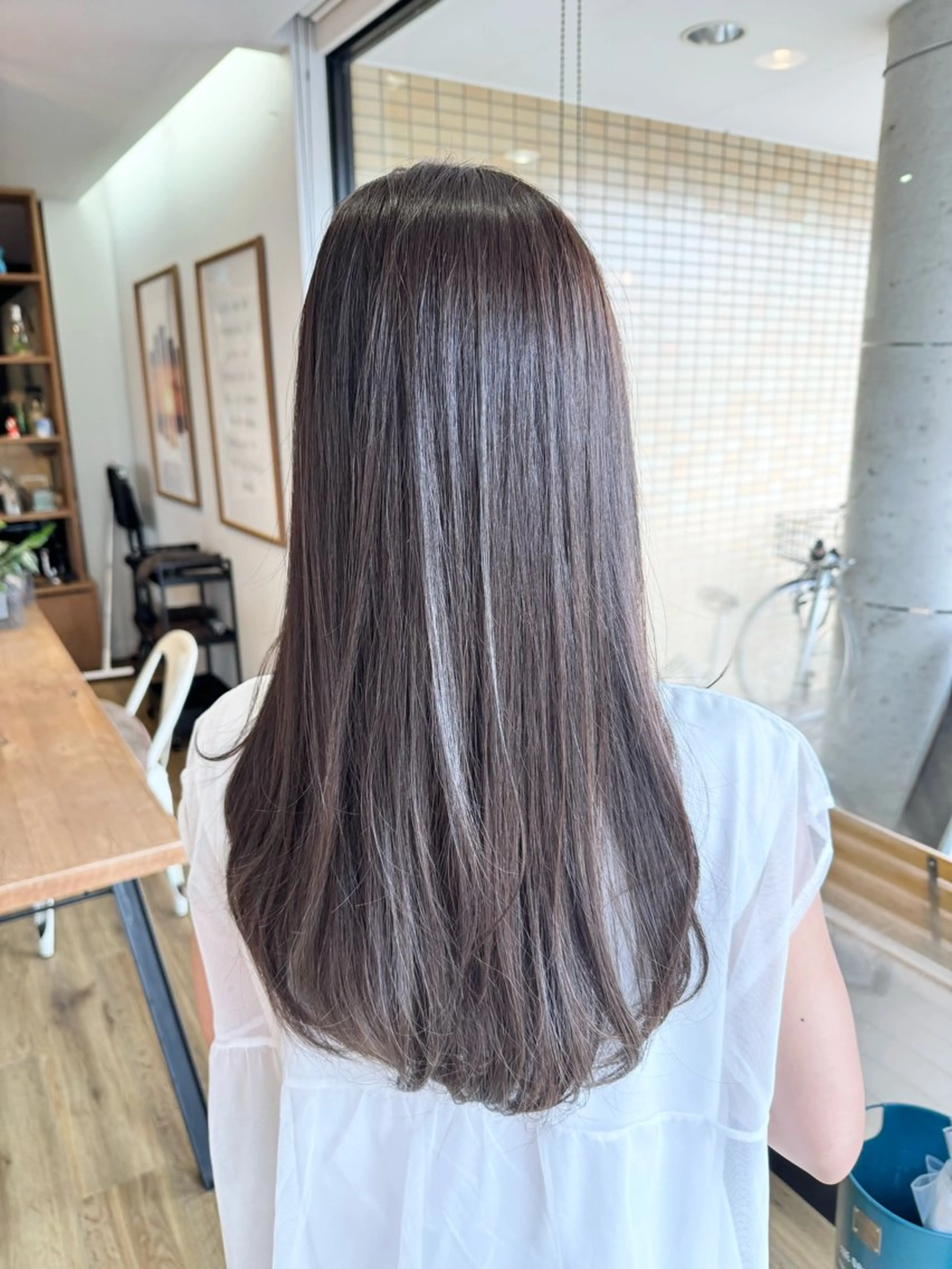 ロング カラー アッシュ アッシュグレー アッシュグレージュ グレージュ ヘアカラー トリートメント ツキダテ ユイのヘアスタイル