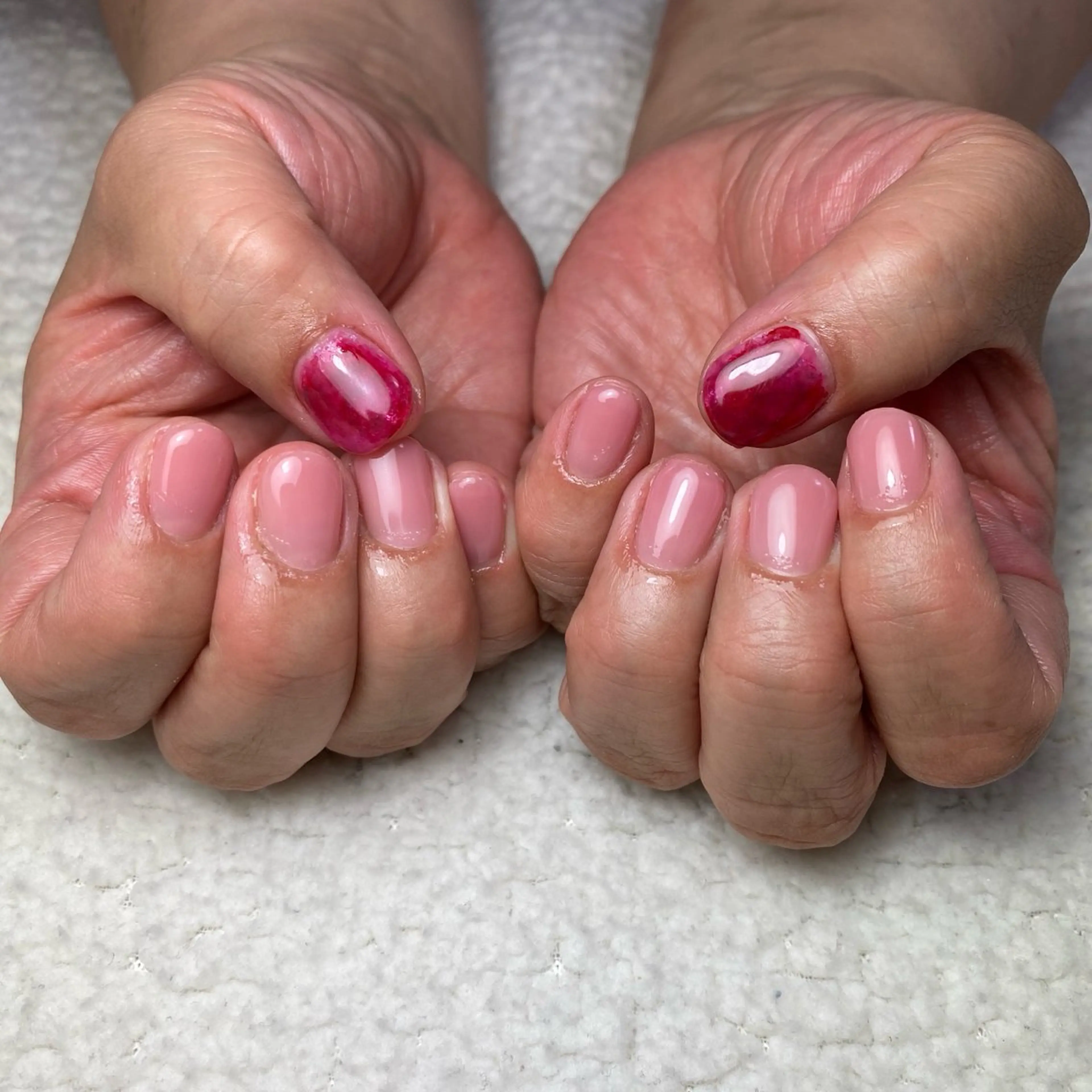 ネイル べっ甲ネイル 赤色 ハンドネイル COCO+所属・COCO +のエステ・リラクイメージ