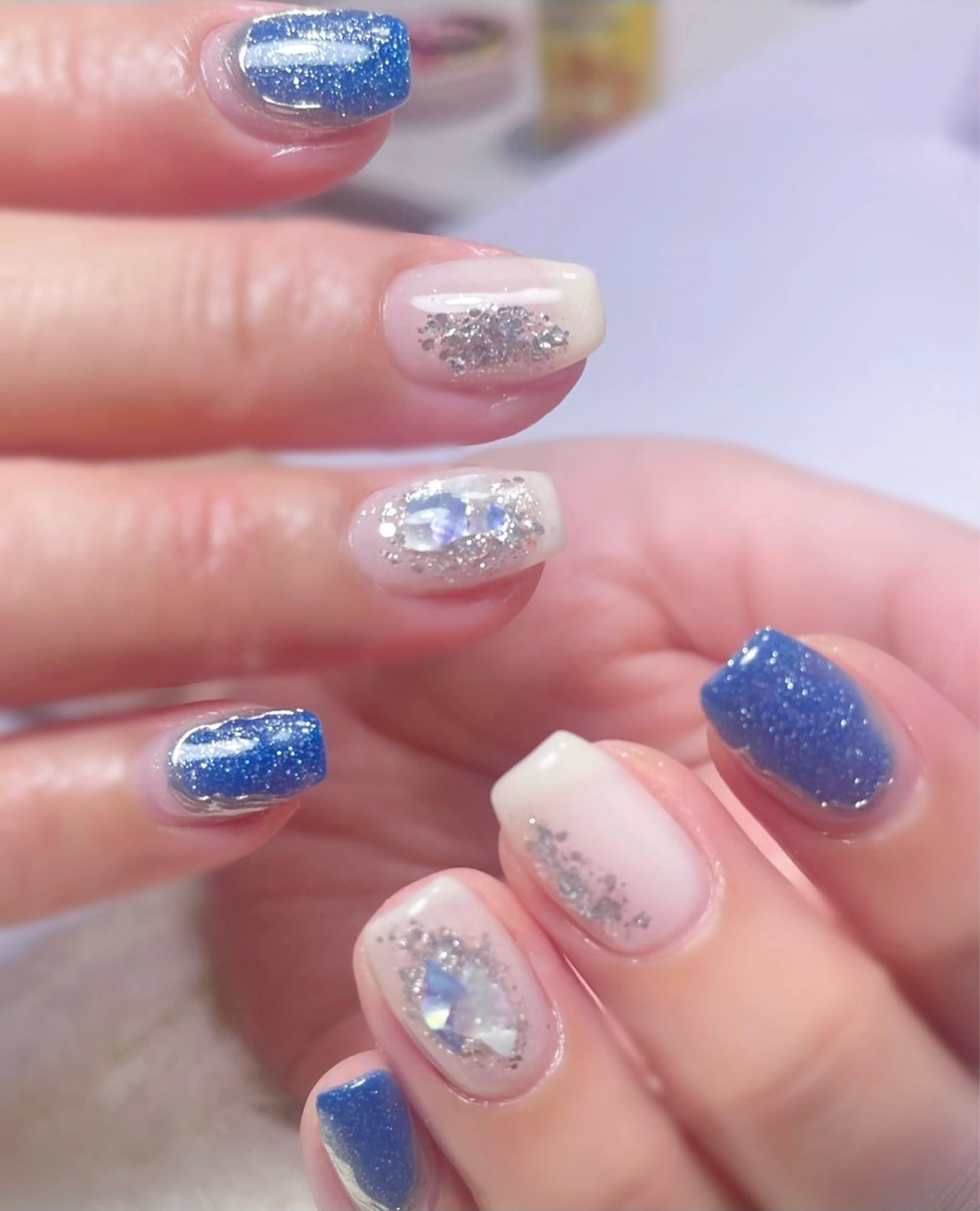 ネイル ブルー 持ち込み ホワイト ハンドネイル Chicchi 加茂宮駅徒歩3分のネイルデザイン