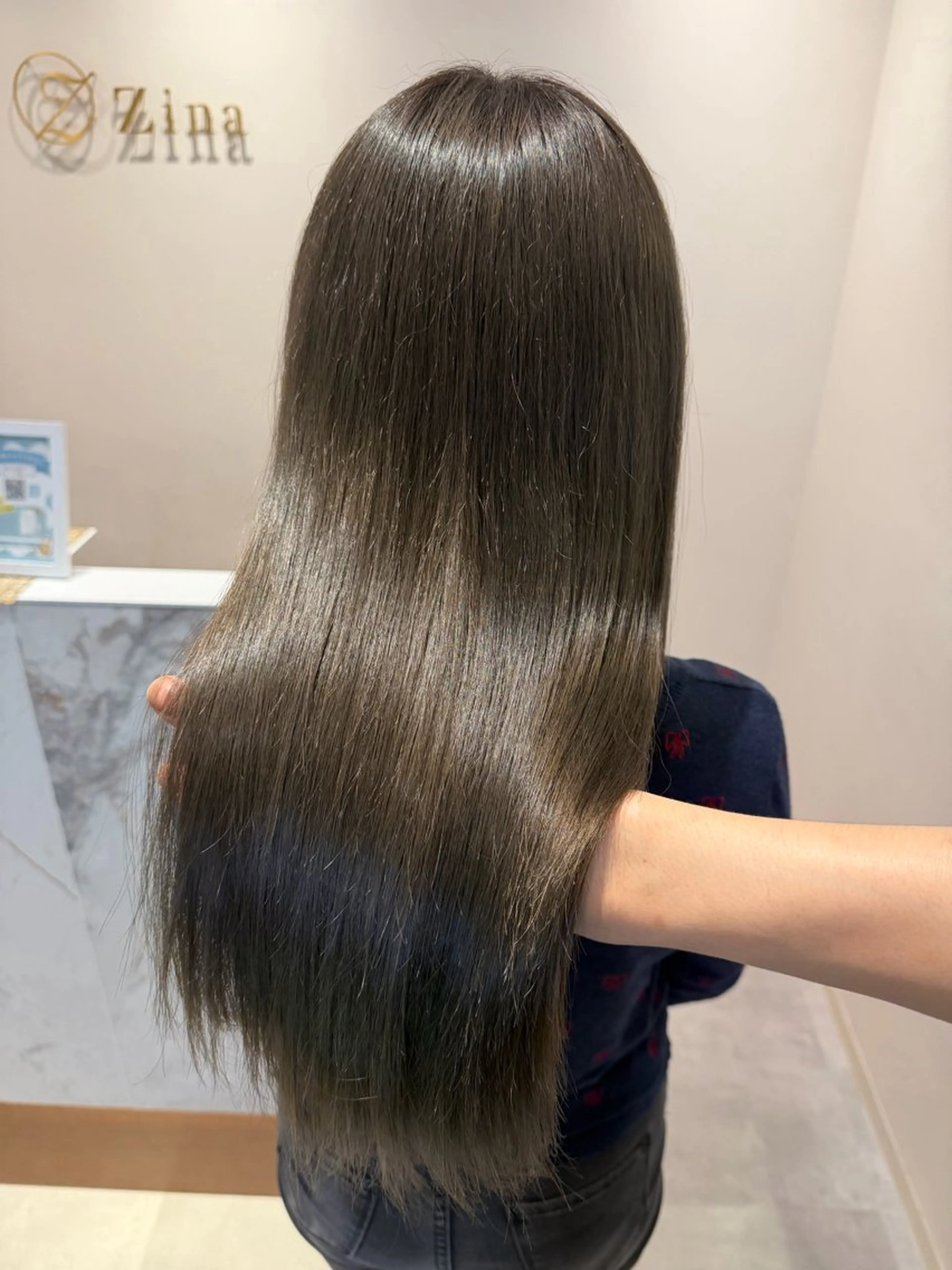 カラー ブリーチ グレージュ オリーブグレージュ オリーブグレー カット ヘアカラー トリートメント 艶髪/透明感 レイヤー YUKIのヘアスタイル