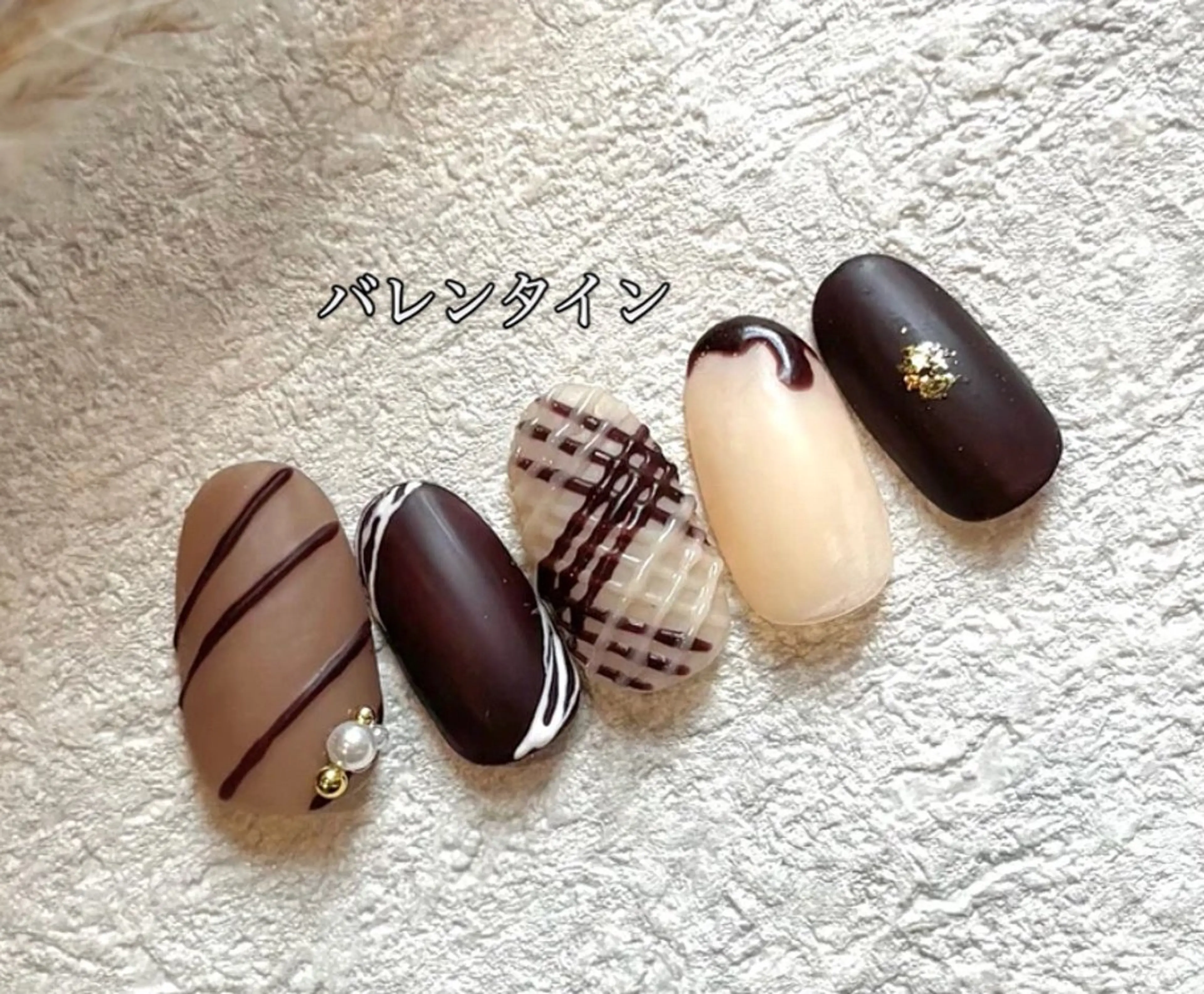 ネイル ショートネイル バレンタイン ハンドネイル Roger 舞のネイルデザイン