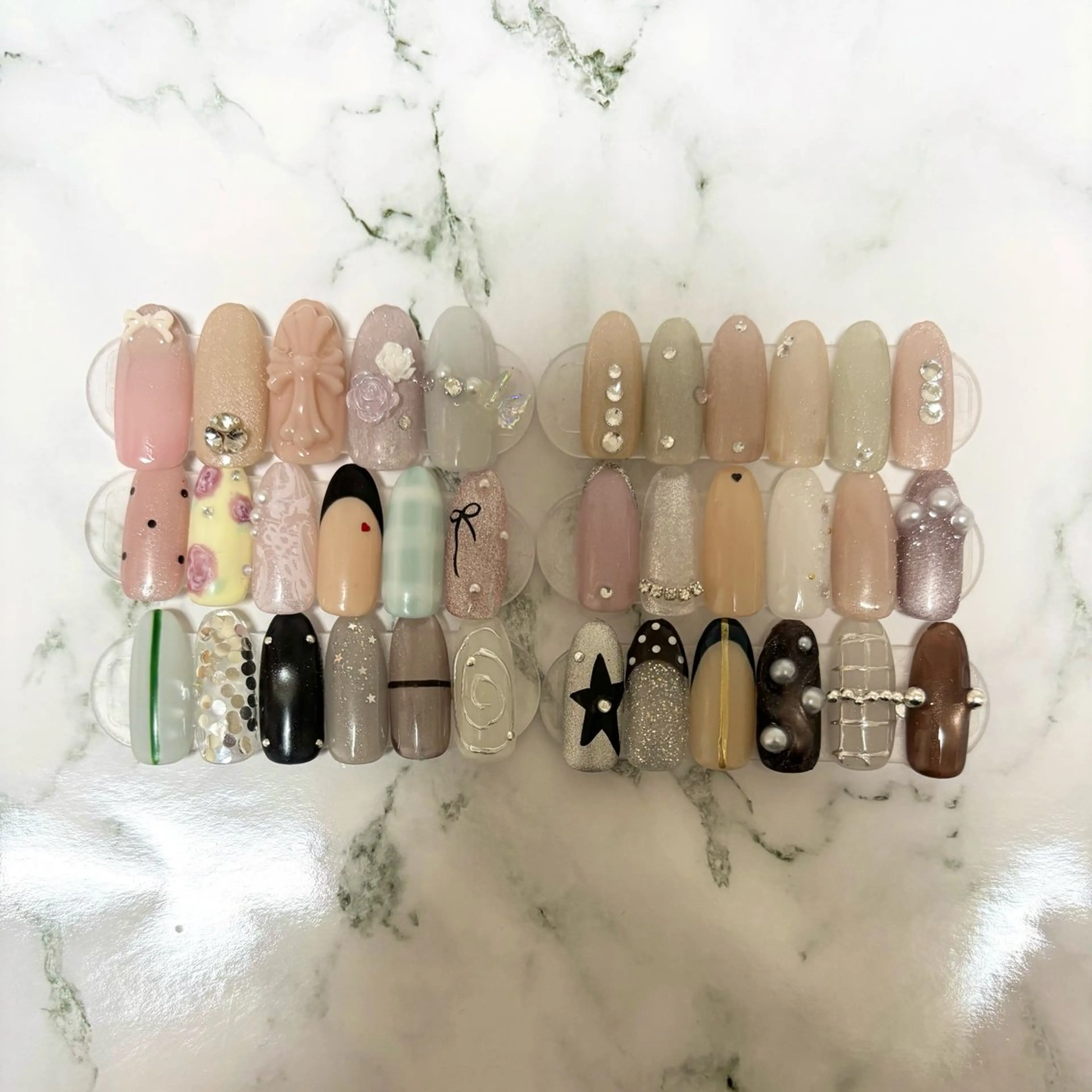 ネイル ハンドネイル マツエク&まつげパーマMANA EYELASH STUDIO【バインドロック/パリジェンヌ】所属・MANA みみのネイルデザイン