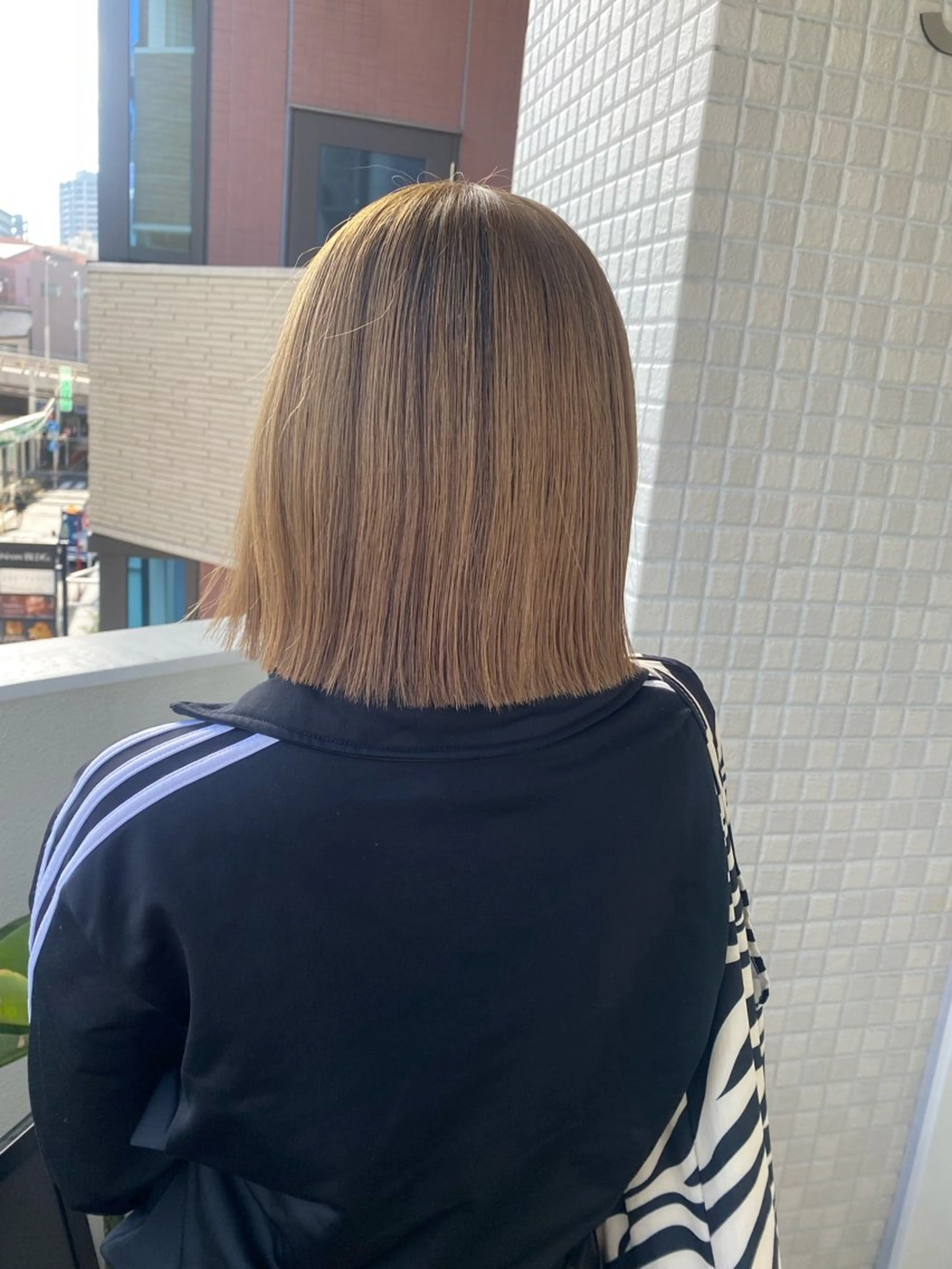 ショート カラー 透けるベージュ/ 艶カラー♡のヘアスタイル