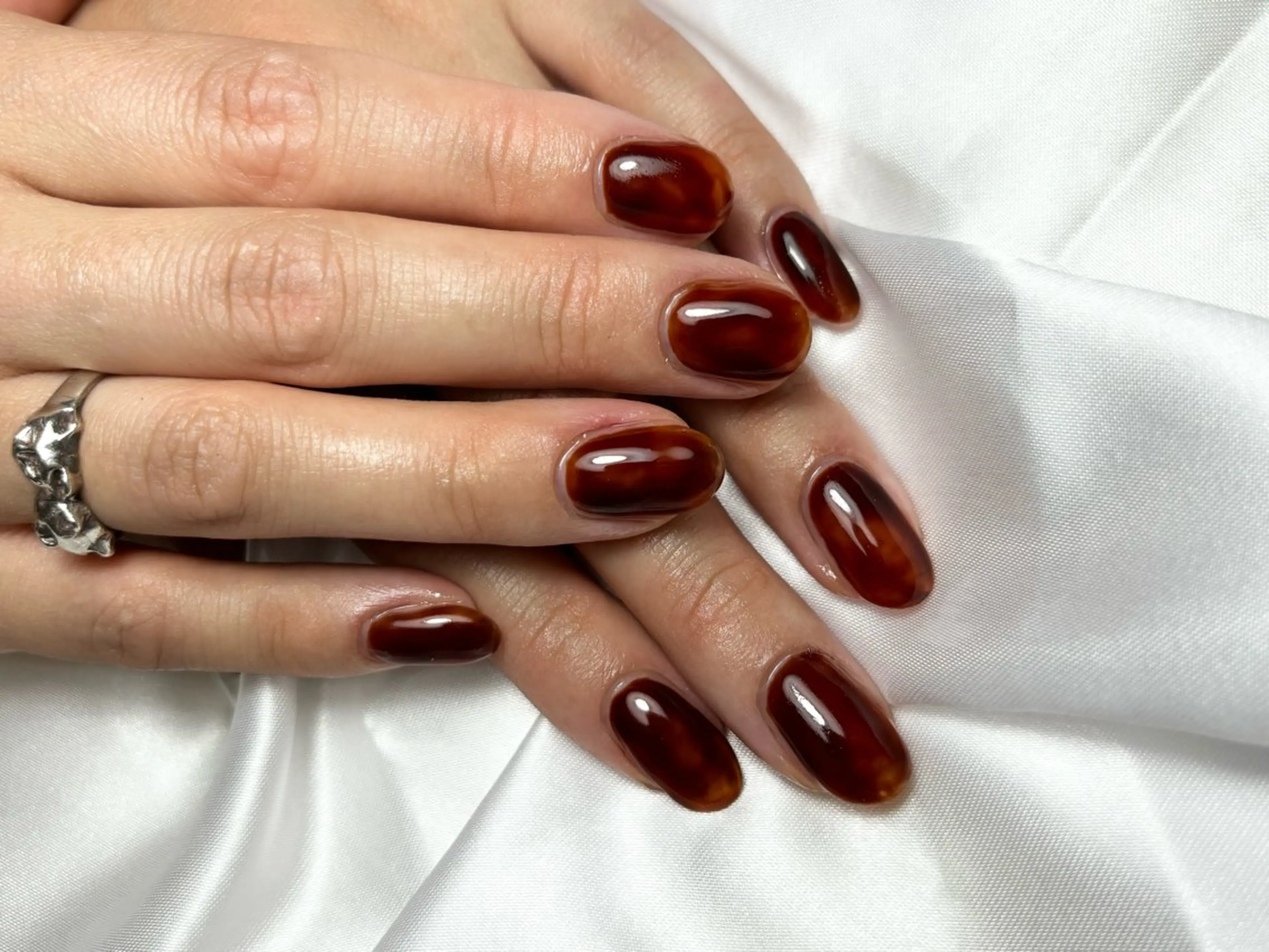 ネイル べっ甲ネイル ニュアンスネイル ハンドネイル MIKA ♡のネイルデザイン